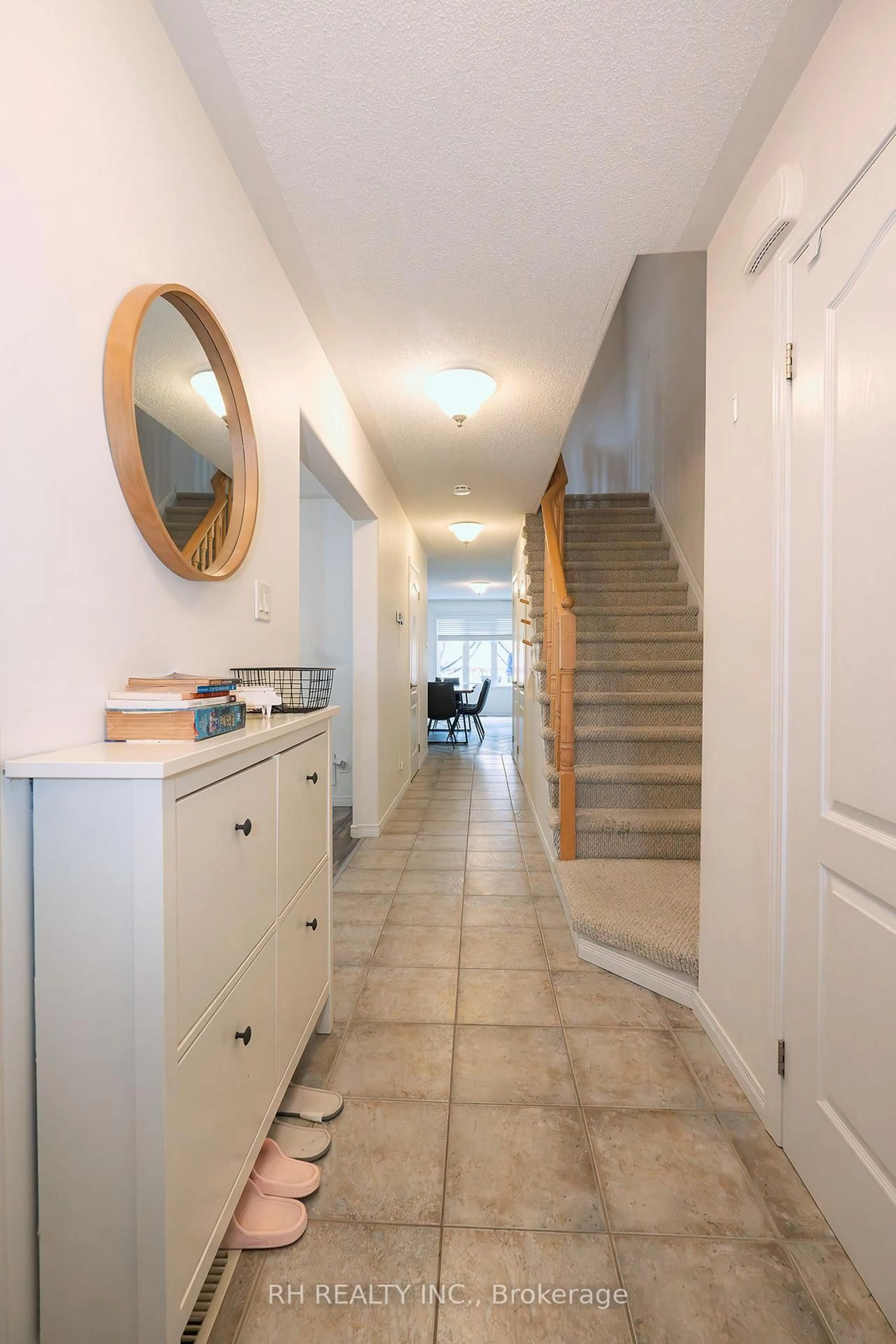 Indoor entryway for 336 Middlefield Rd, Peterborough Ontario K9J 8S4