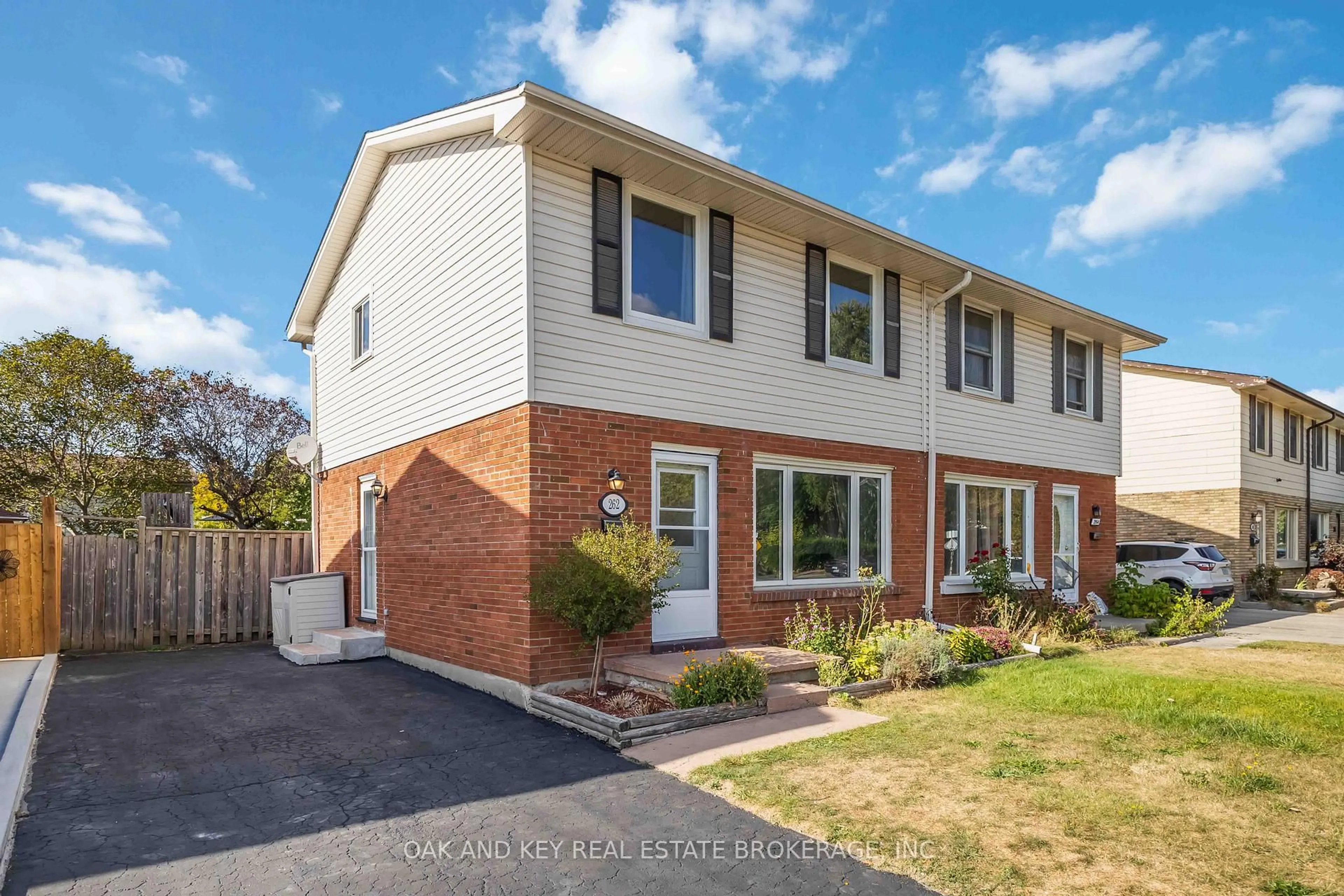 Home with vinyl exterior material, street for 262 Admiral Dr, London East Ontario N5V 1J1