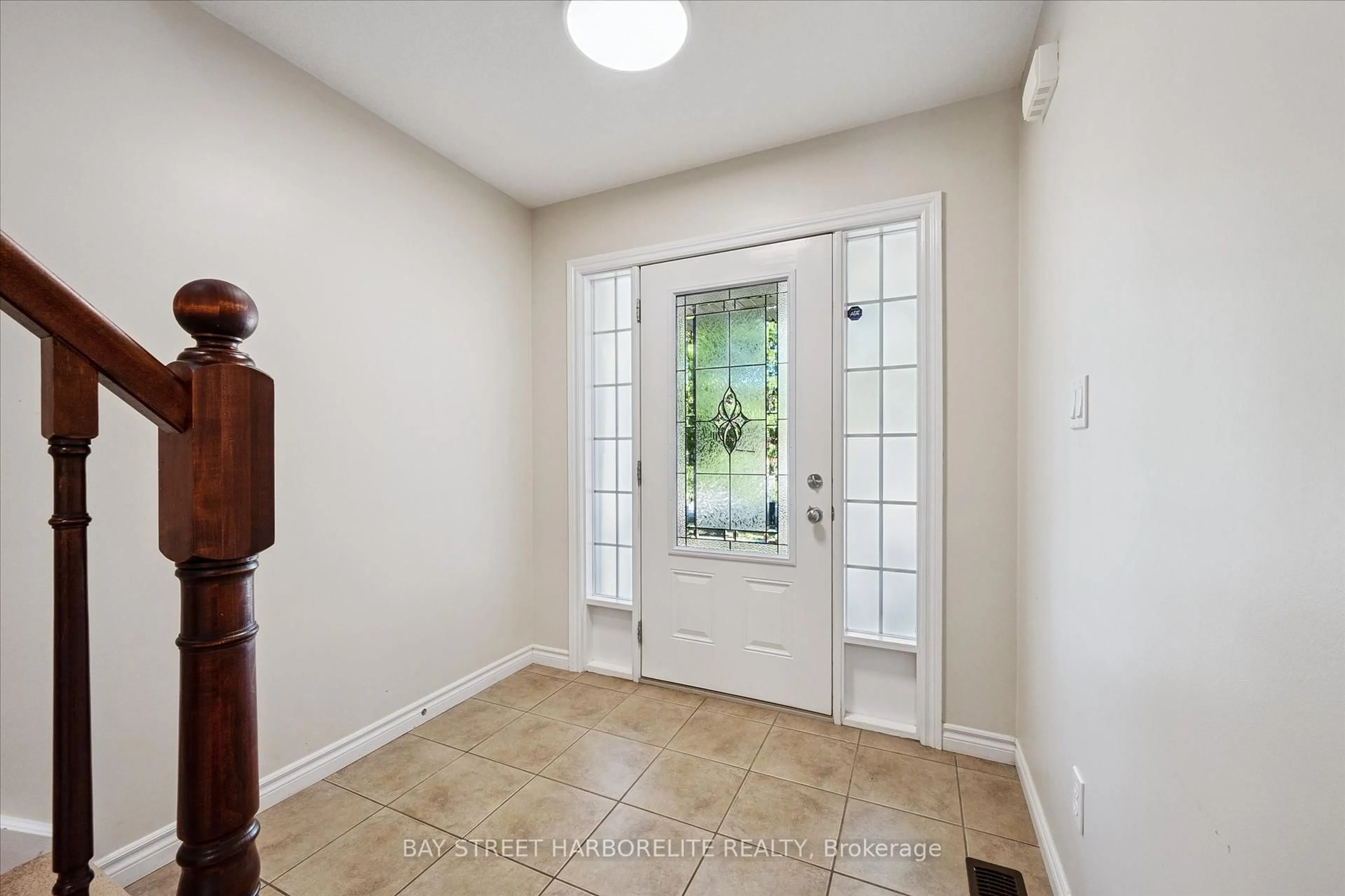 Indoor entryway for 128 CLOUGH Cres, Guelph Ontario N1L 0E4