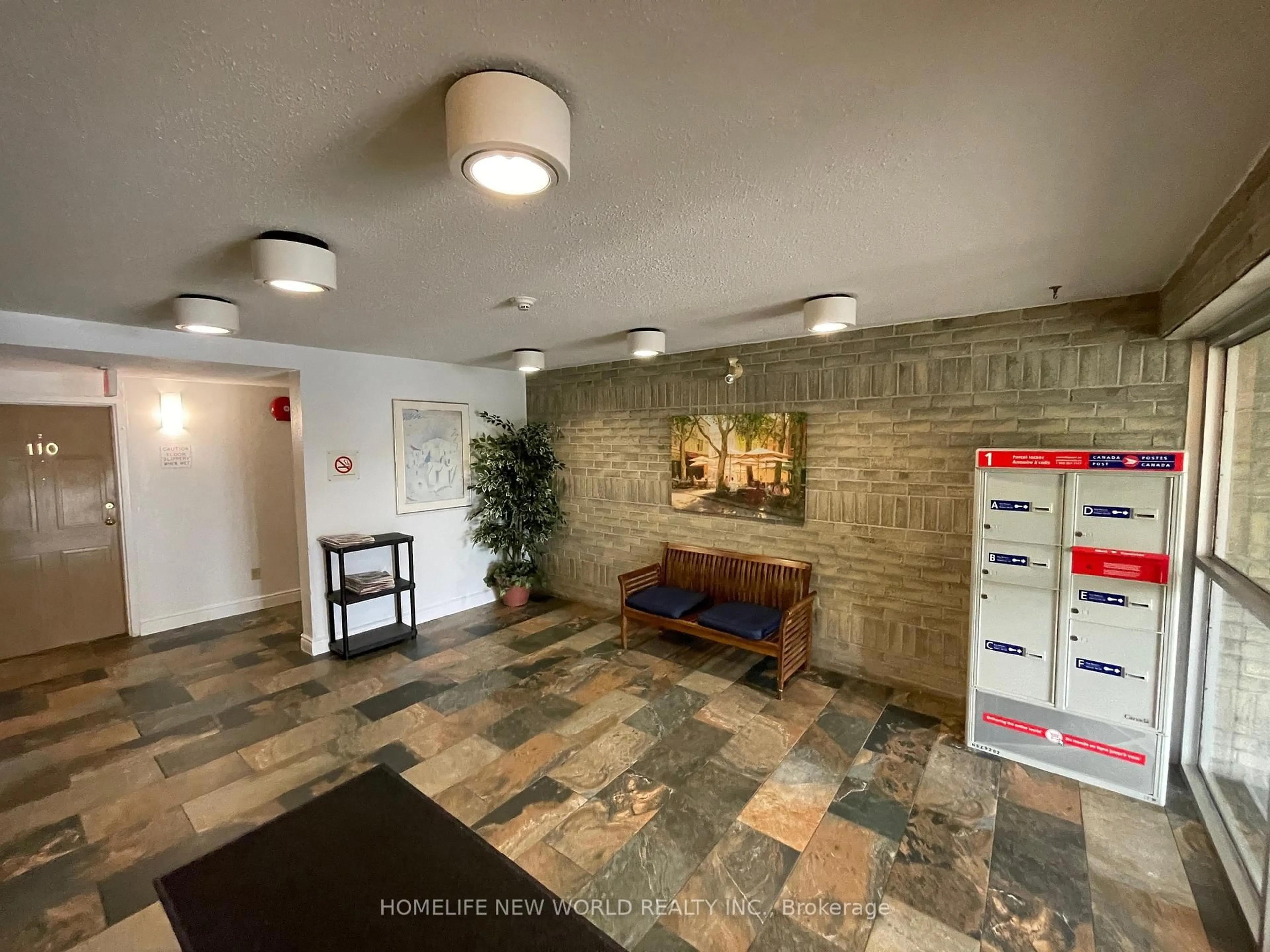 Indoor foyer for 733 Deveron Cres #317, London South Ontario N5Z 4X7