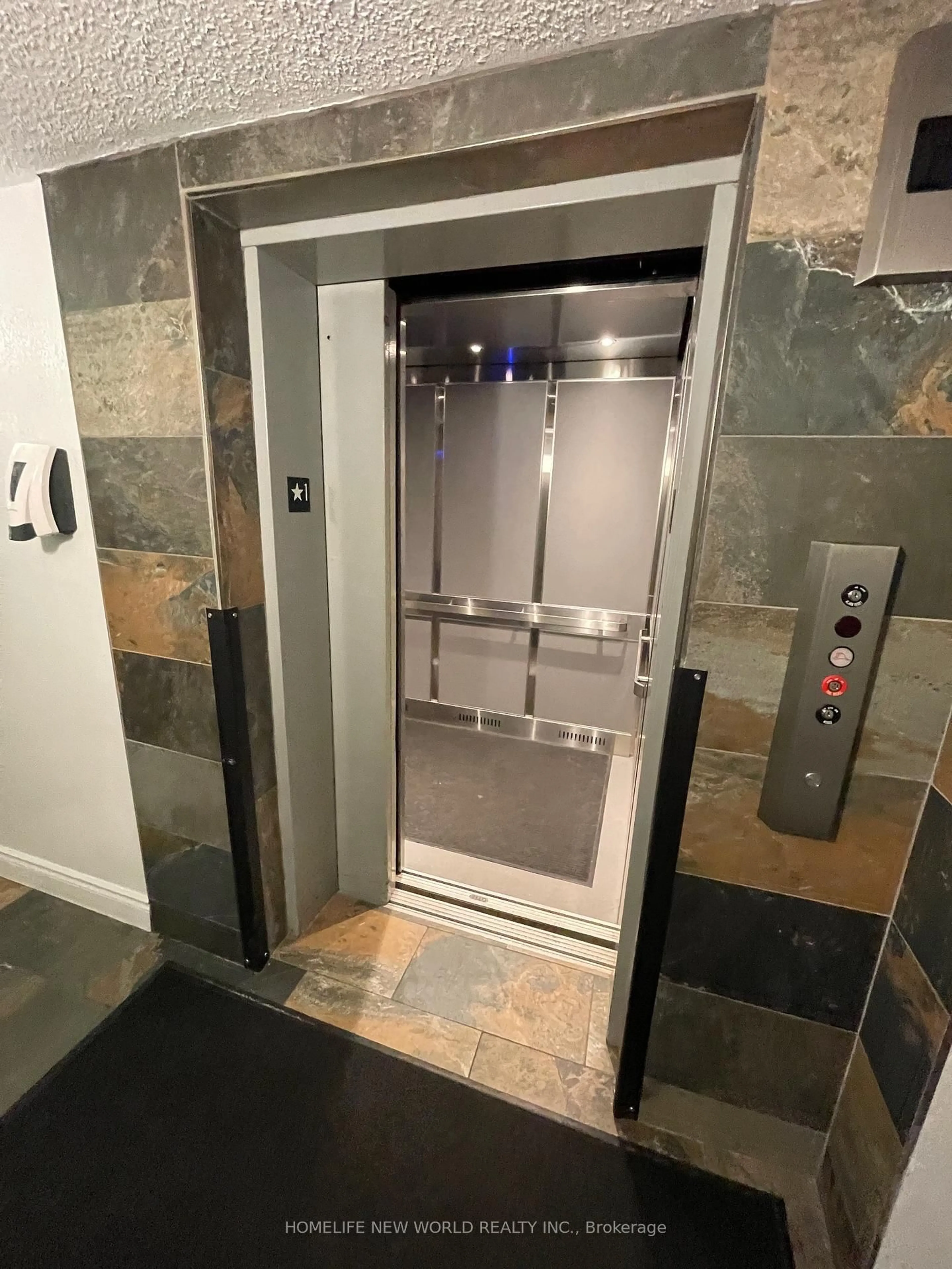 Indoor foyer for 733 Deveron Cres #317, London South Ontario N5Z 4X7