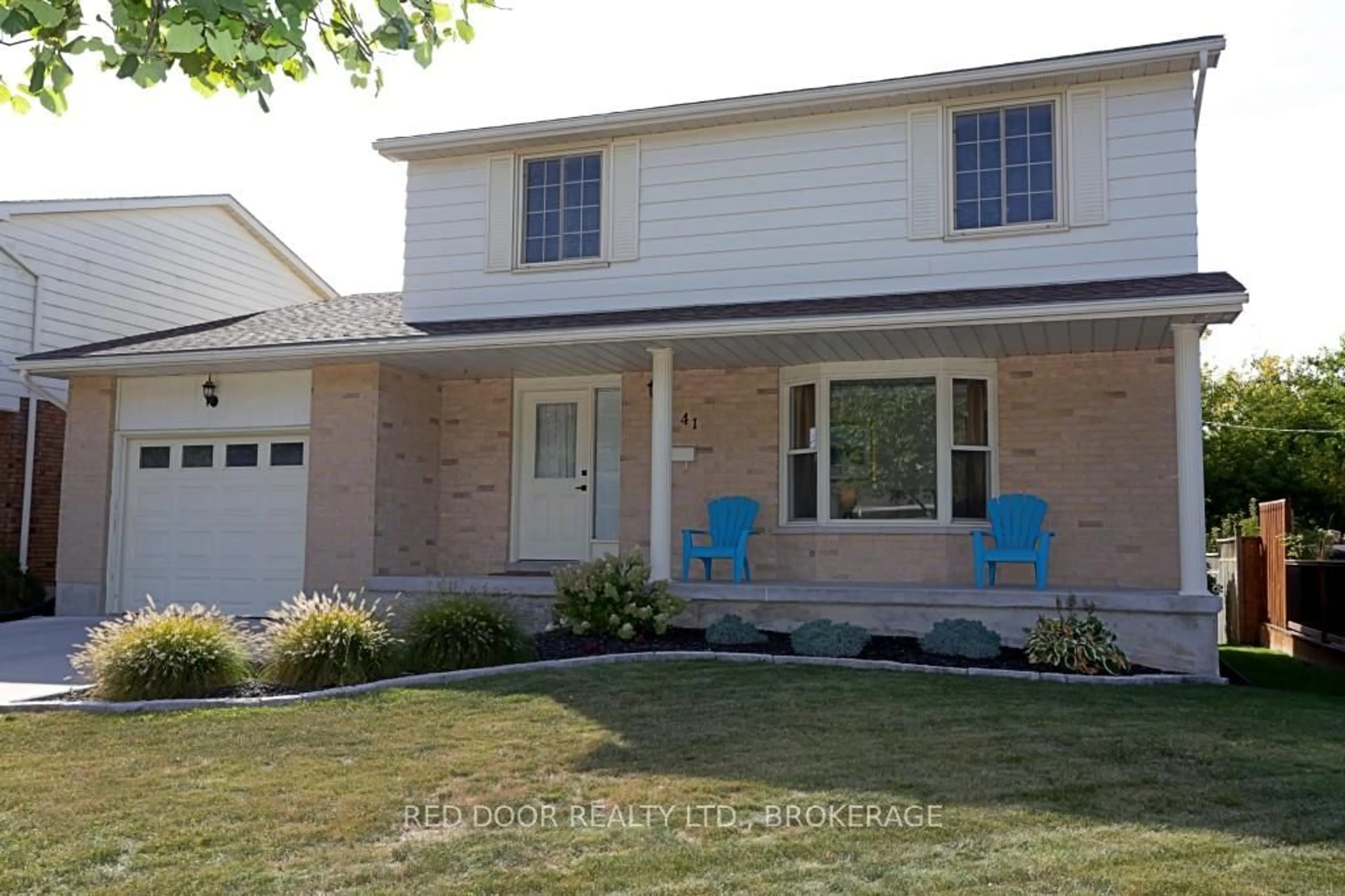 Home with vinyl exterior material, street for 41 Luton Cres, St. Thomas Ontario N5R 5J9