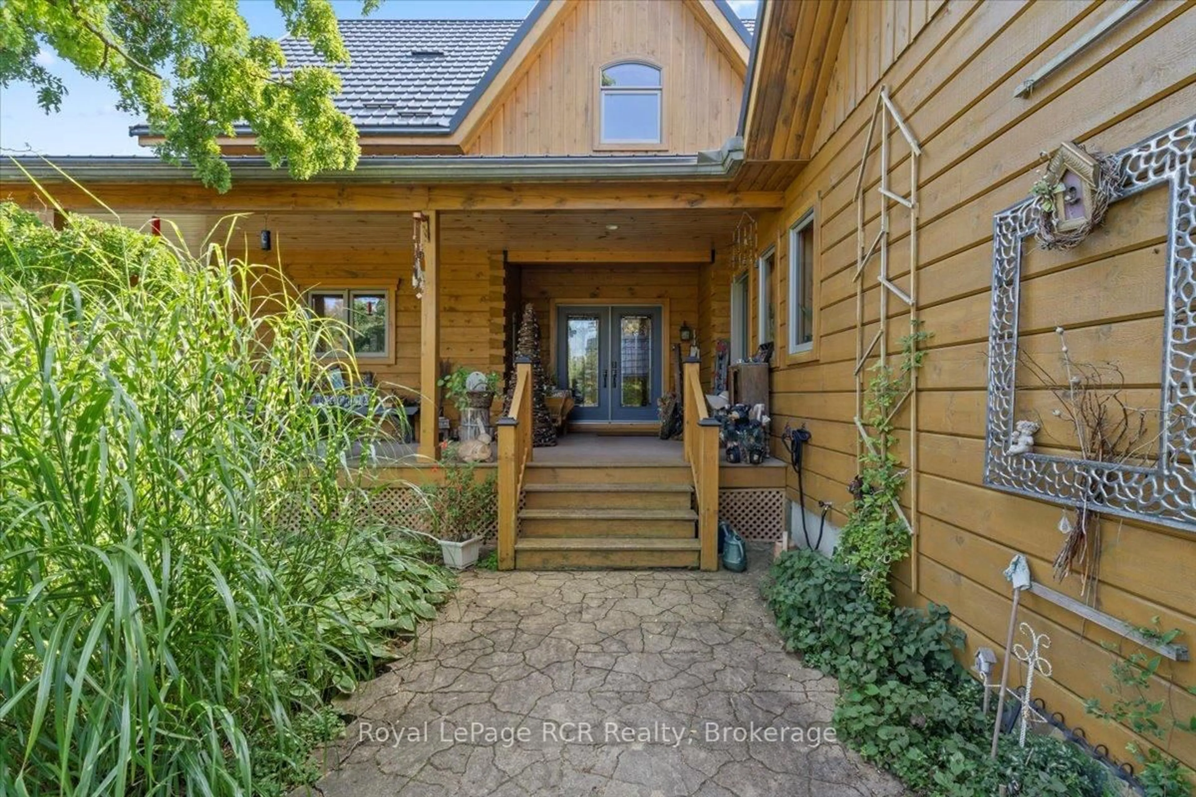 Indoor entryway for 133195 Allan Park Rd, West Grey Ontario N4N 3B8