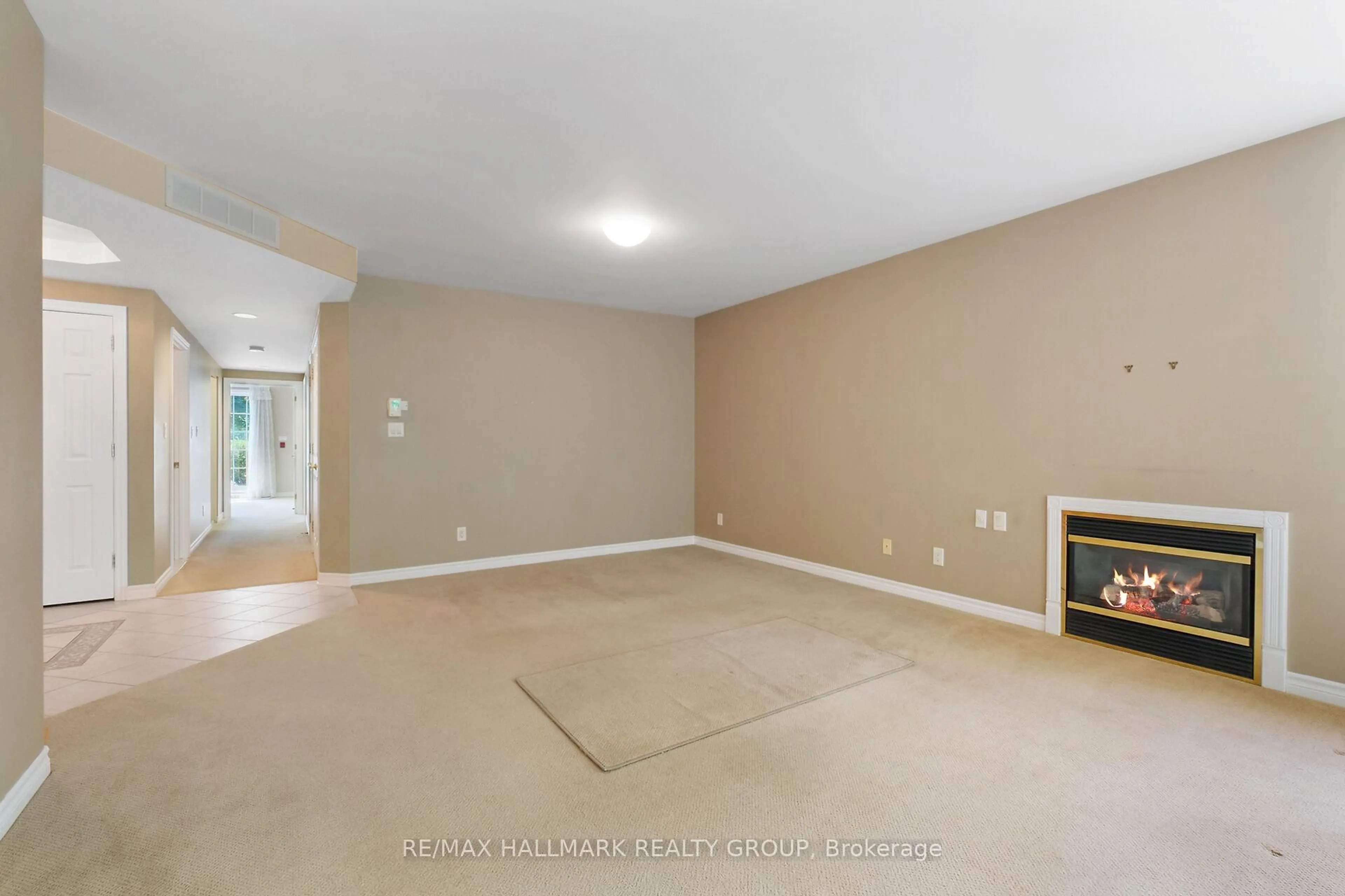 A pic of a room for 131 Robson Crt #1A, Ottawa Ontario K2K 2W1