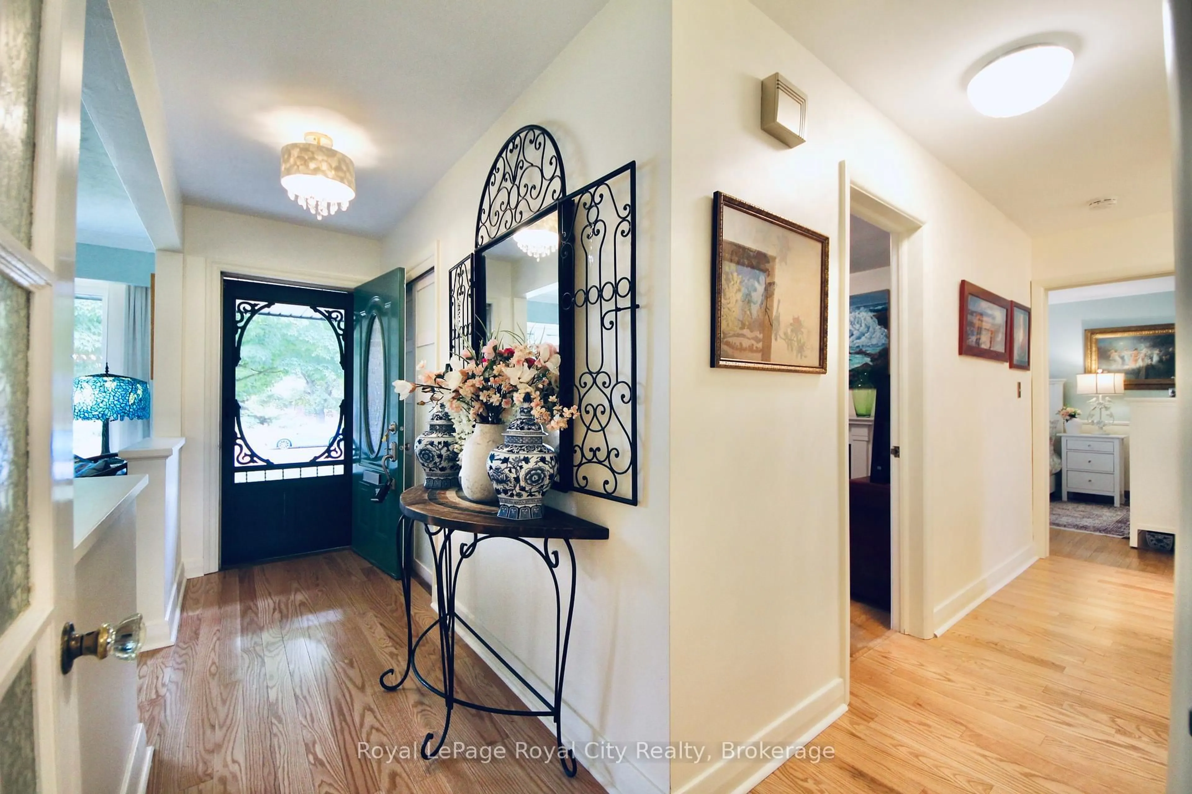 Indoor entryway for 133 Westmount Rd, Guelph Ontario N1H 5J3