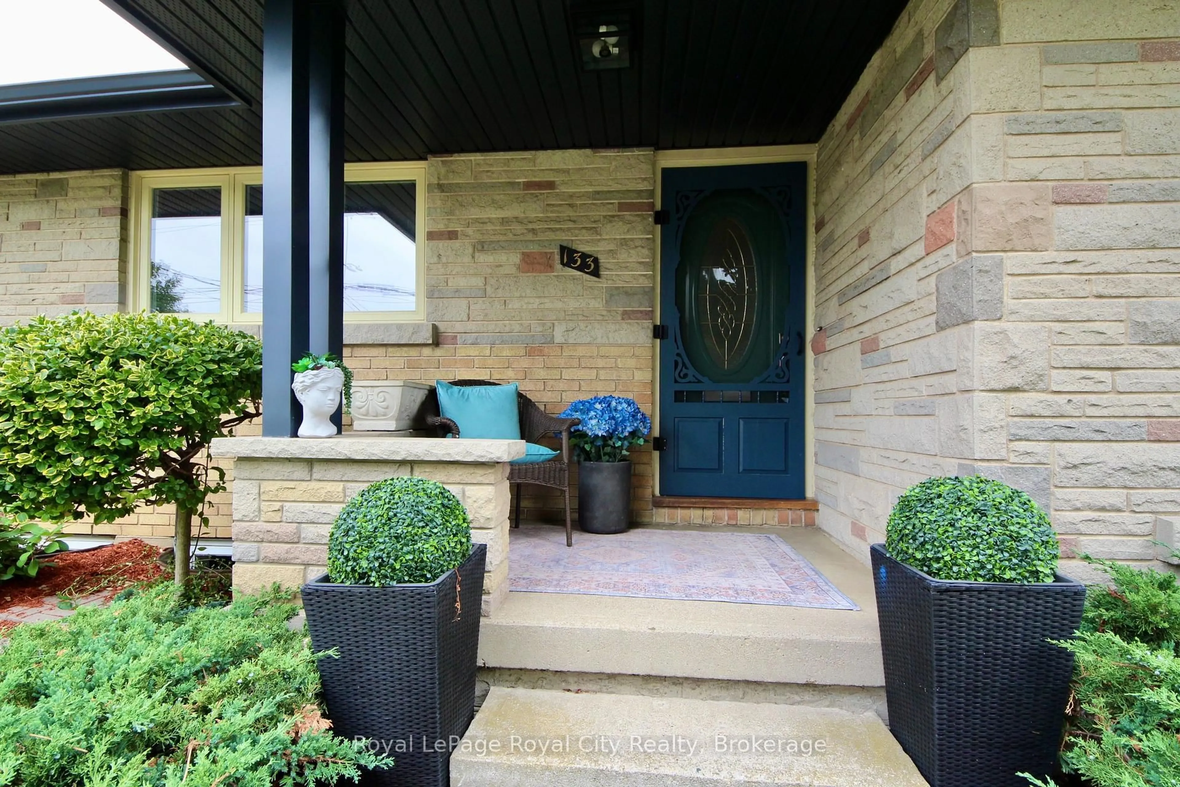 Indoor entryway for 133 Westmount Rd, Guelph Ontario N1H 5J3