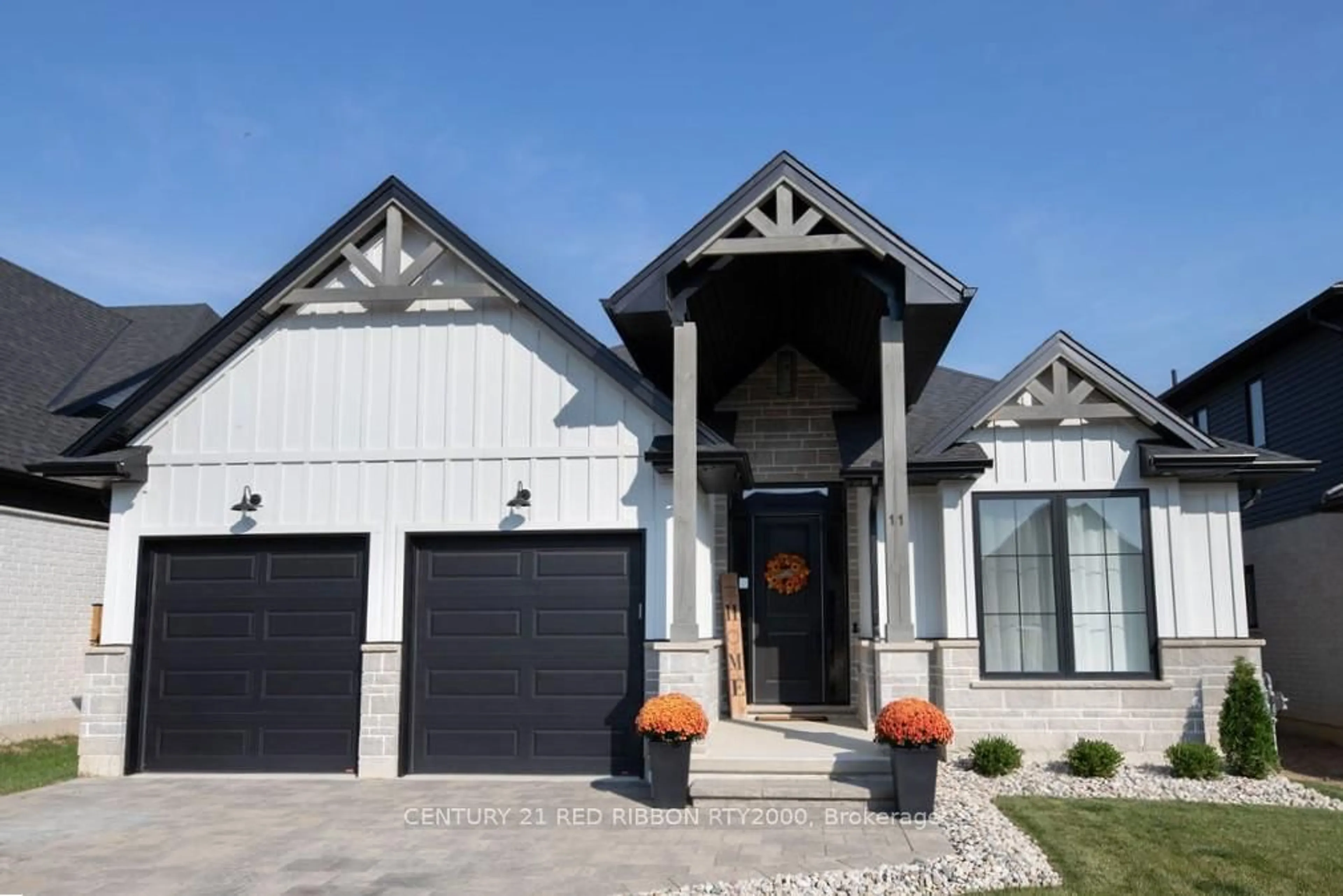 Home with brick exterior material, street for 11 BRISCOE Cres, Strathroy-Caradoc Ontario N7G 4E1