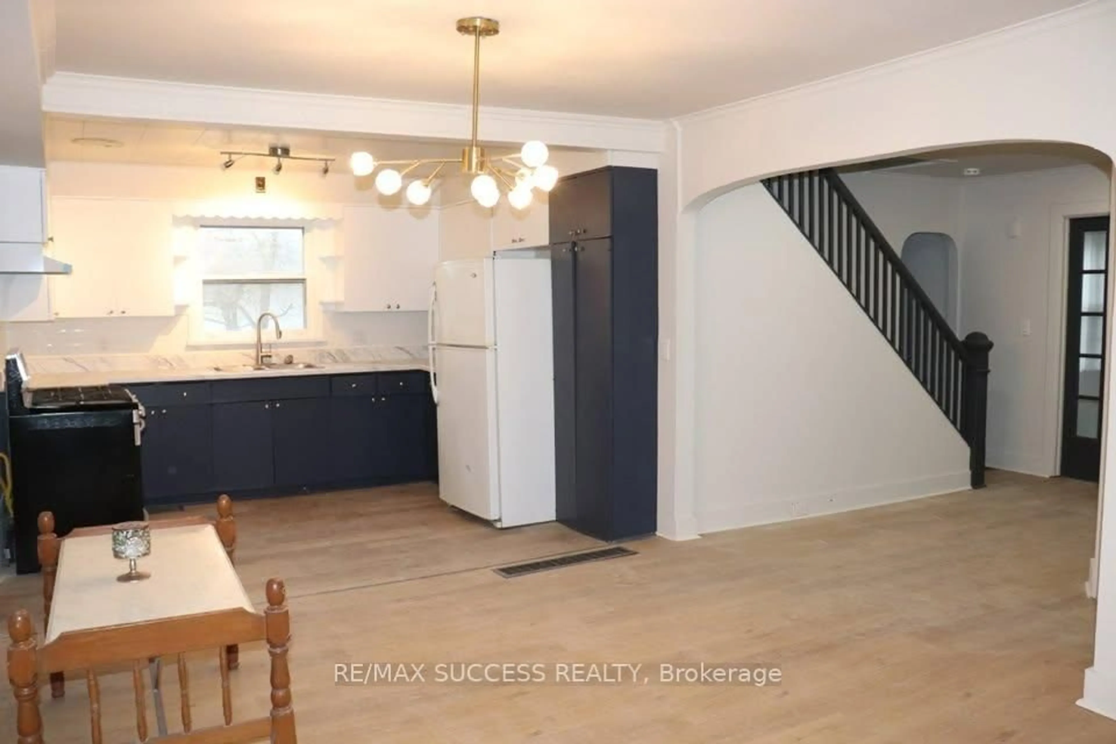 Open concept kitchen, unknown for 192 Lincoln Rd, Fort Erie Ontario L0S 1B0