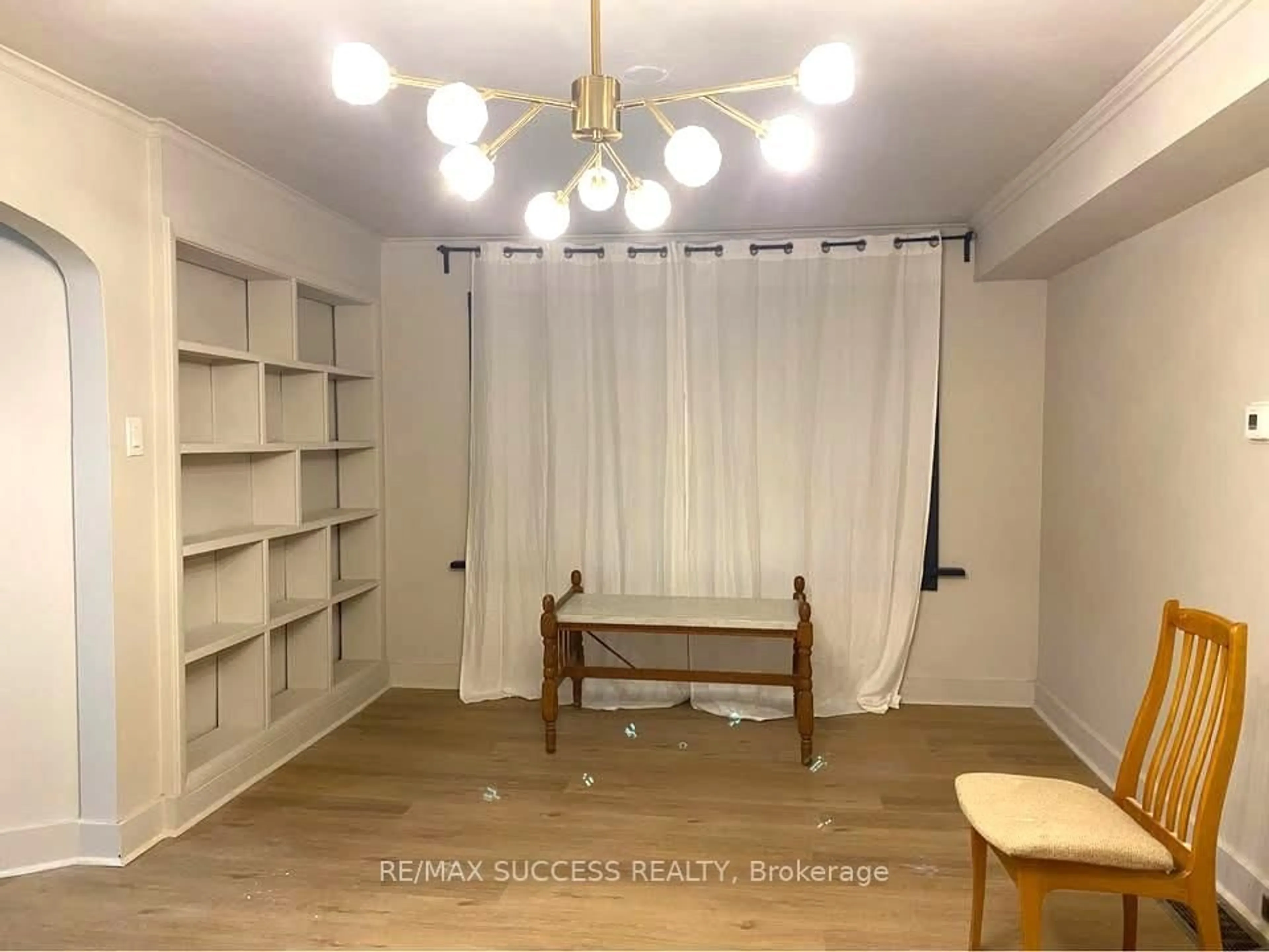 A pic of a room for 192 Lincoln Rd, Fort Erie Ontario L0S 1B0