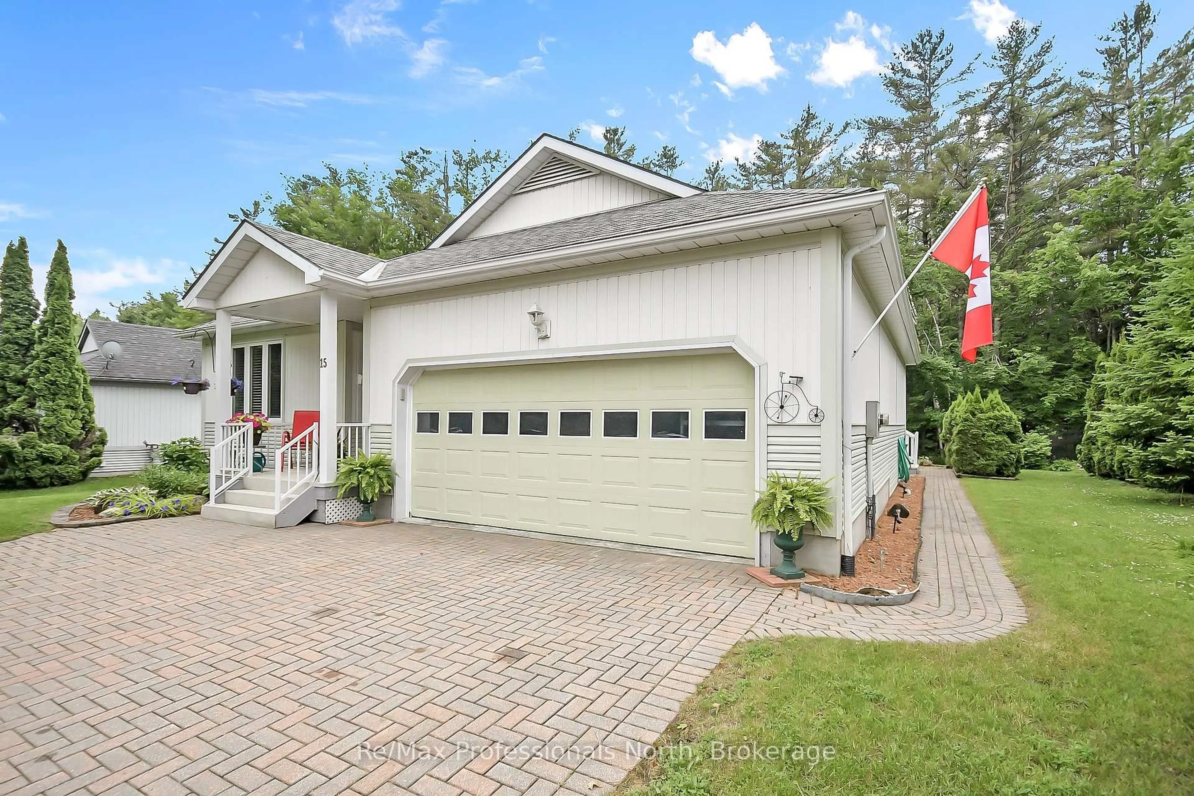 Unknown for 15 PINERIDGE GATE, Gravenhurst Ontario P1P 1Y4