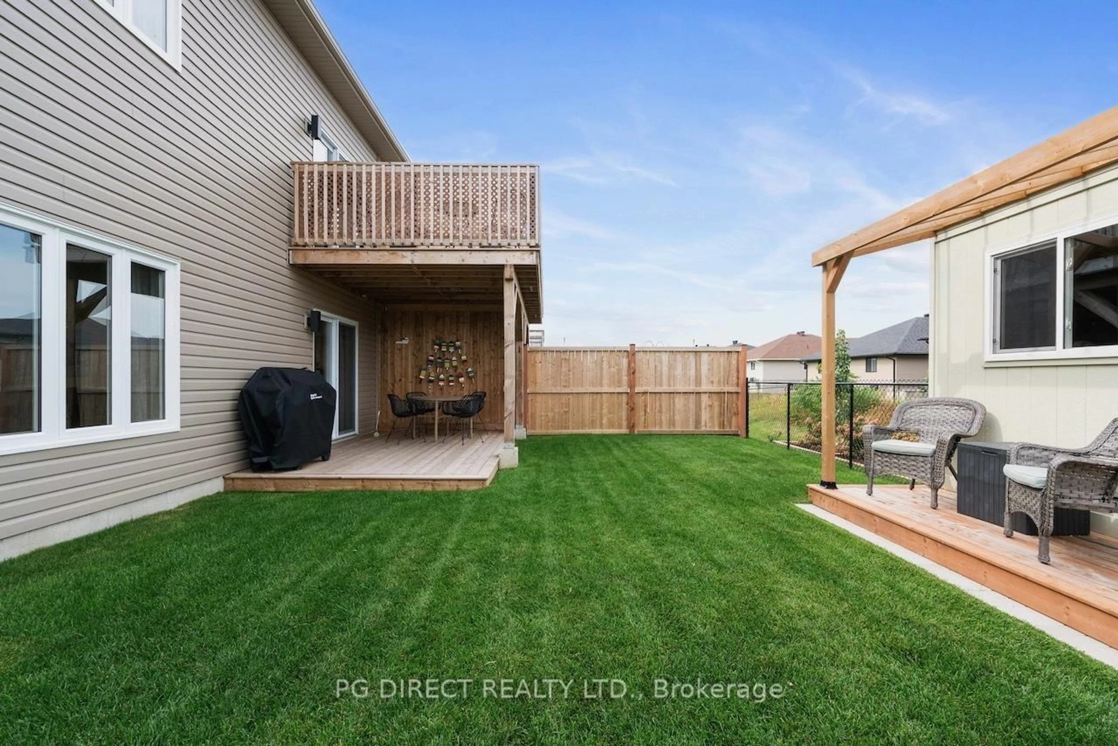 Patio, street for 2325 Crewson Crt, Cornwall Ontario K6H 0H9