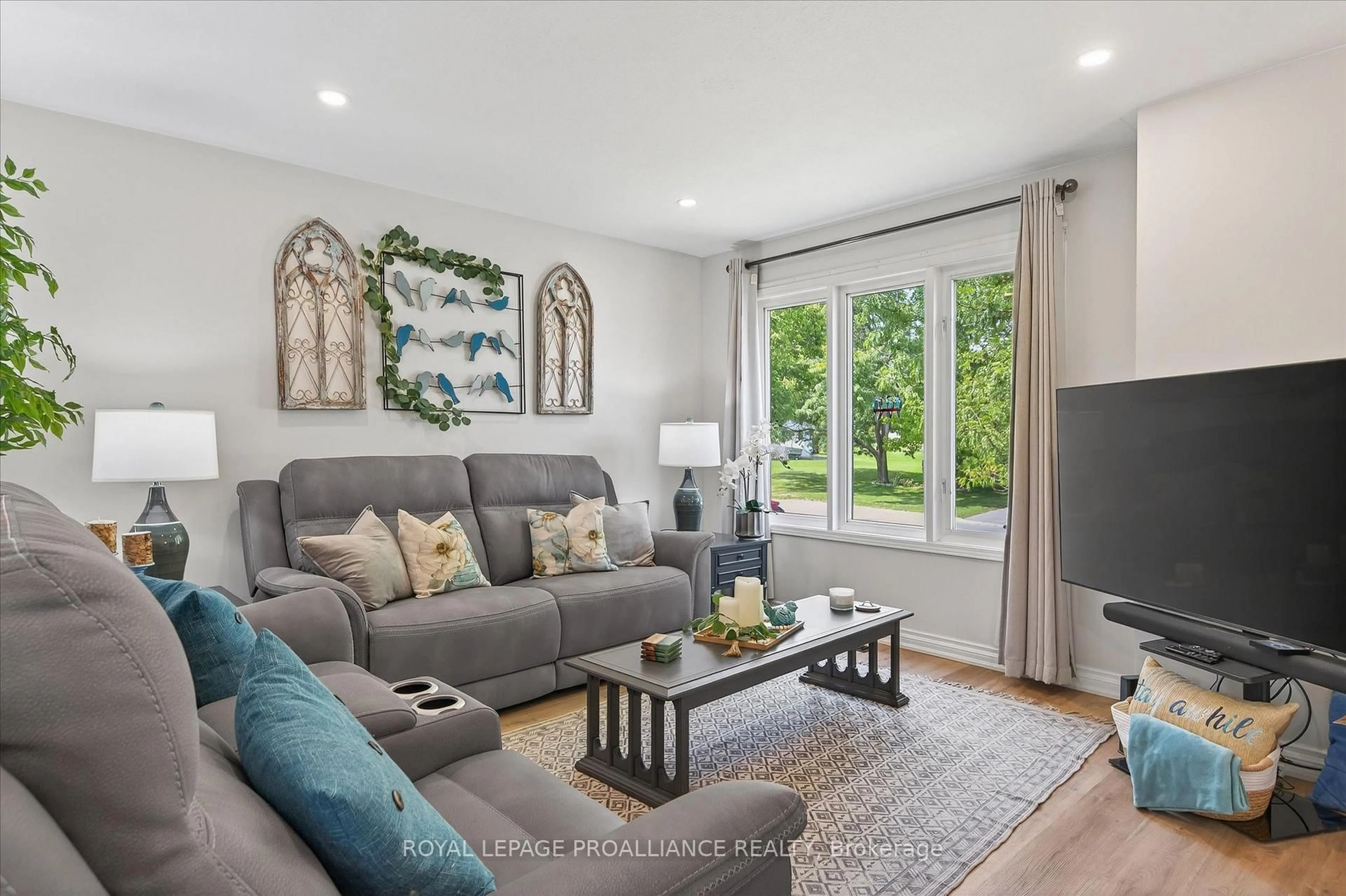 Living room with furniture, unknown for 845 Stewart Dr, Peterborough Ontario K9J 7R3