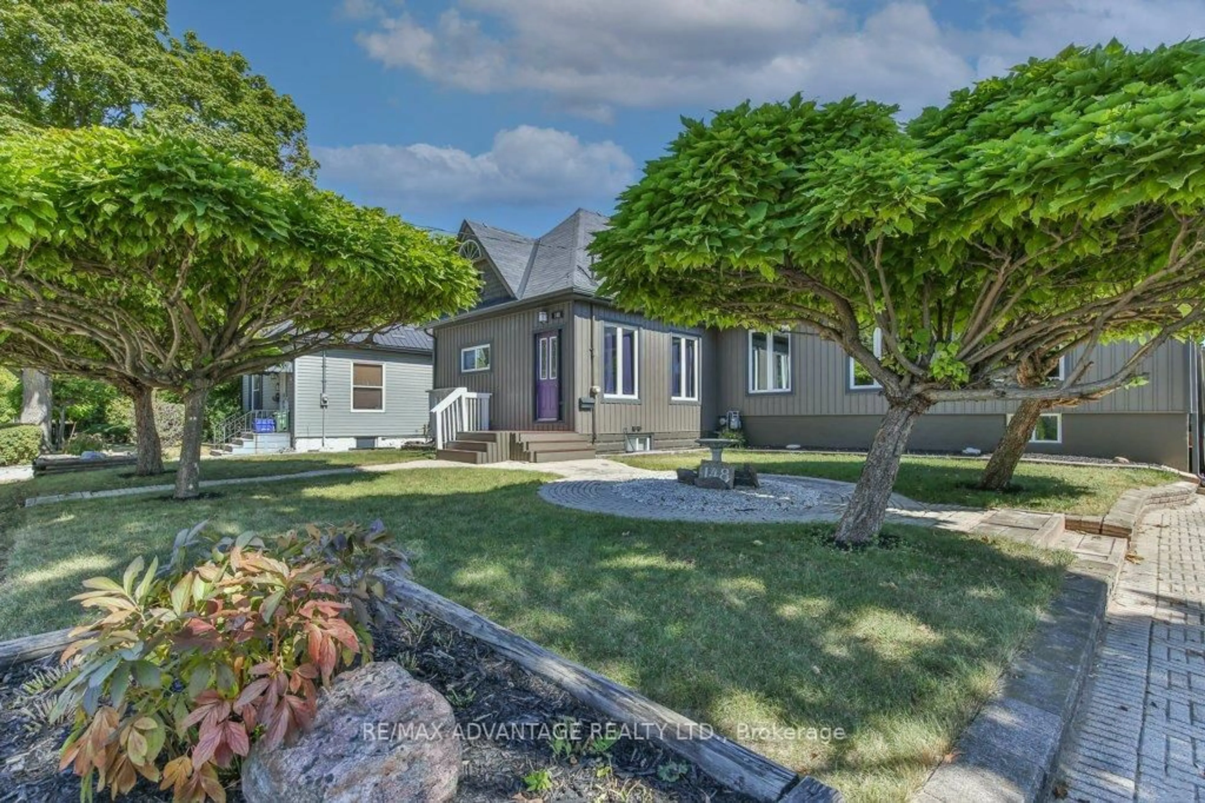 A pic from outside/outdoor area/front of a property/back of a property/a pic from drone, street for 148 Sanders St, London East Ontario N5Z 2S6