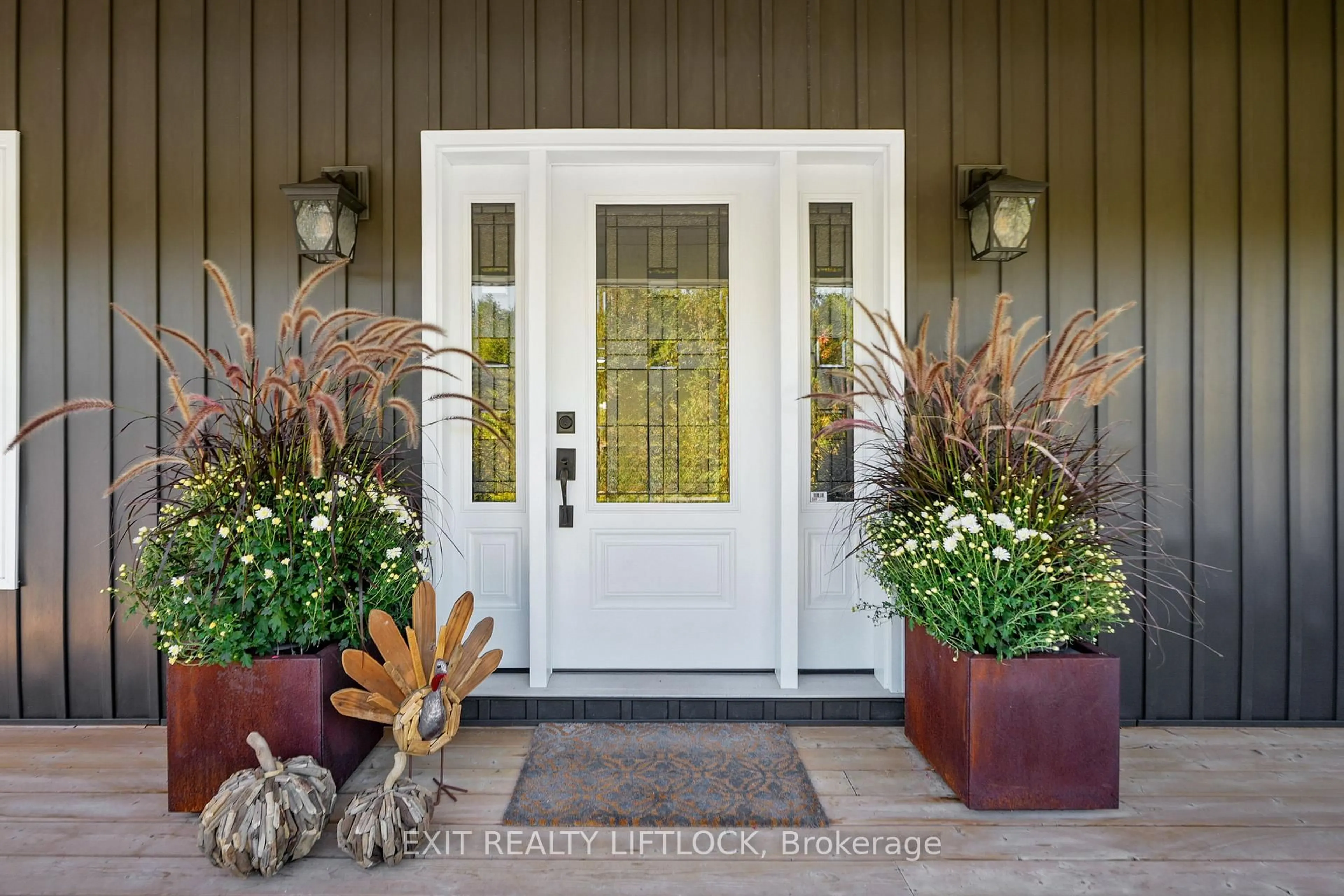 Indoor entryway for 1658 County Road 40, Douro-Dummer Ontario K0L 2V0
