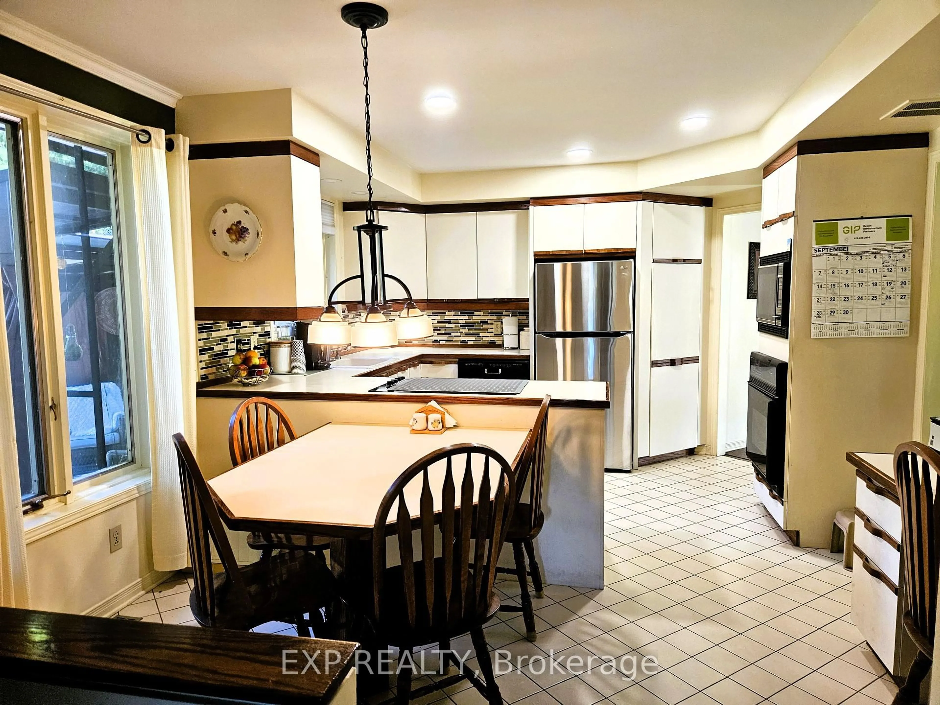 Open concept kitchen, ceramic/tile floor for 16 Evelyn St, Stittsville Ontario K2S 1M9