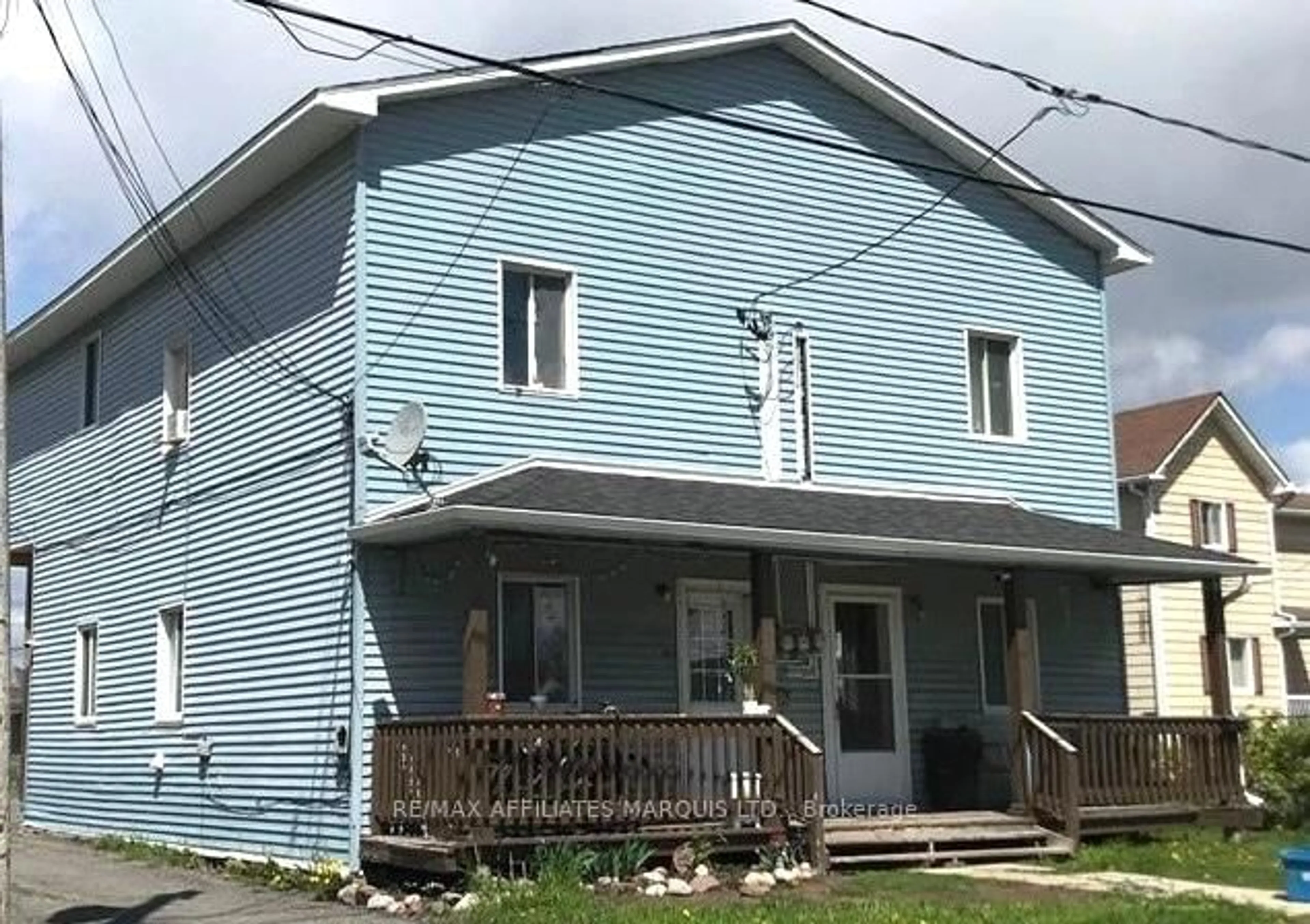 Home with vinyl exterior material, building for 360 Kipling St, Hawkesbury Ontario K6A 2N4