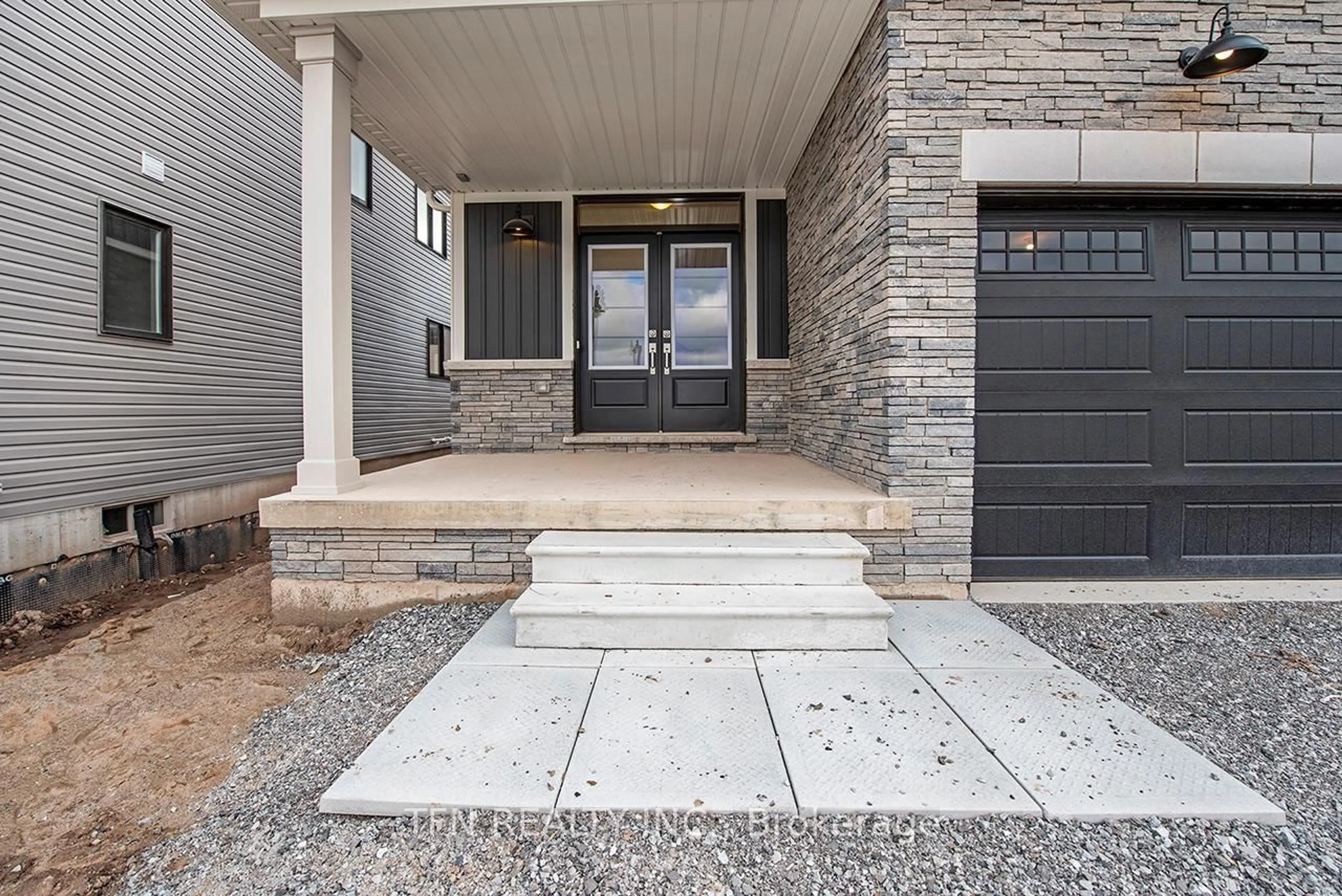Unknown for 132 Eastbridge Ave, Welland Ontario L3B 0M4