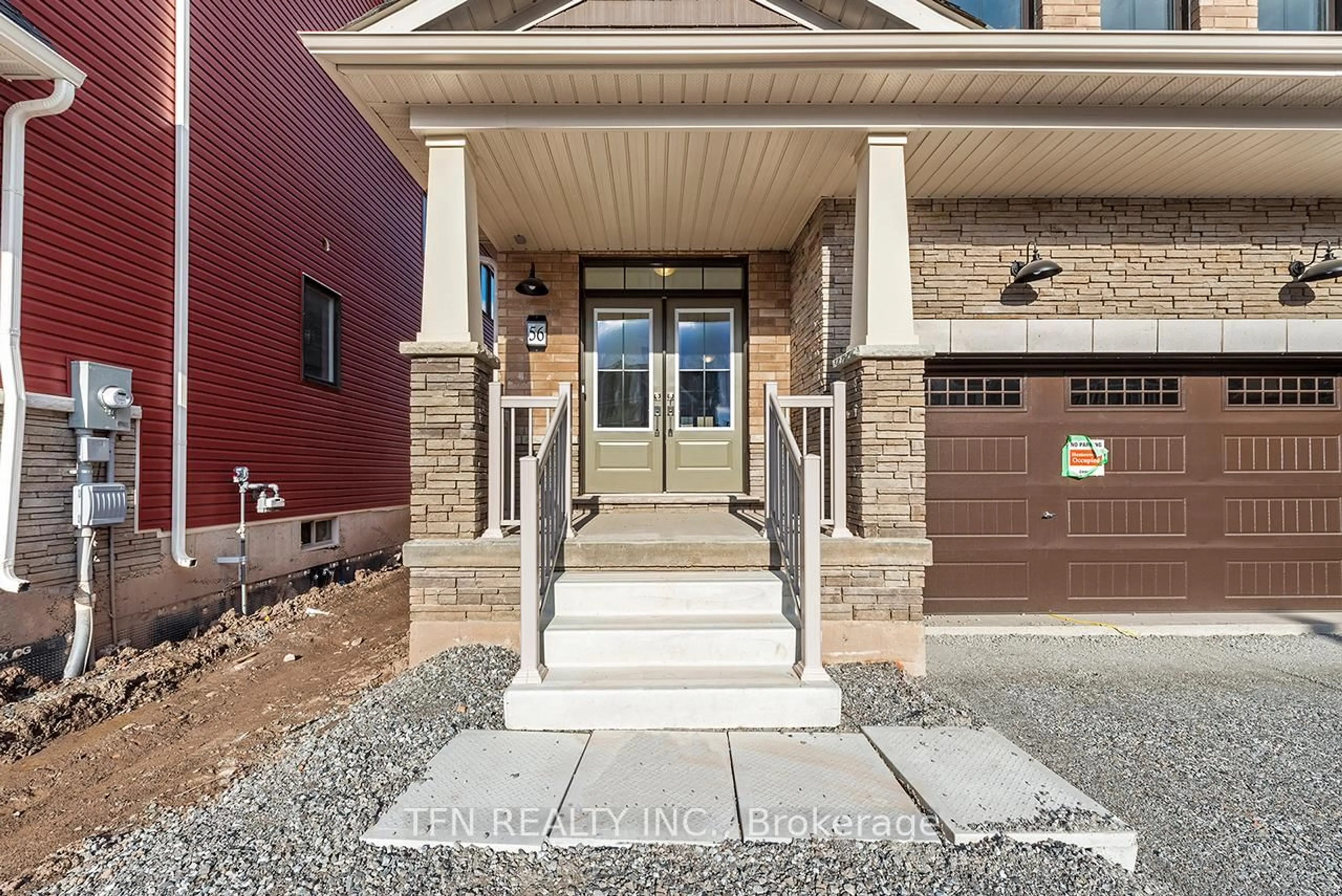 Indoor entryway for 56 Downriver Dr, Welland Ontario L3B 0M4