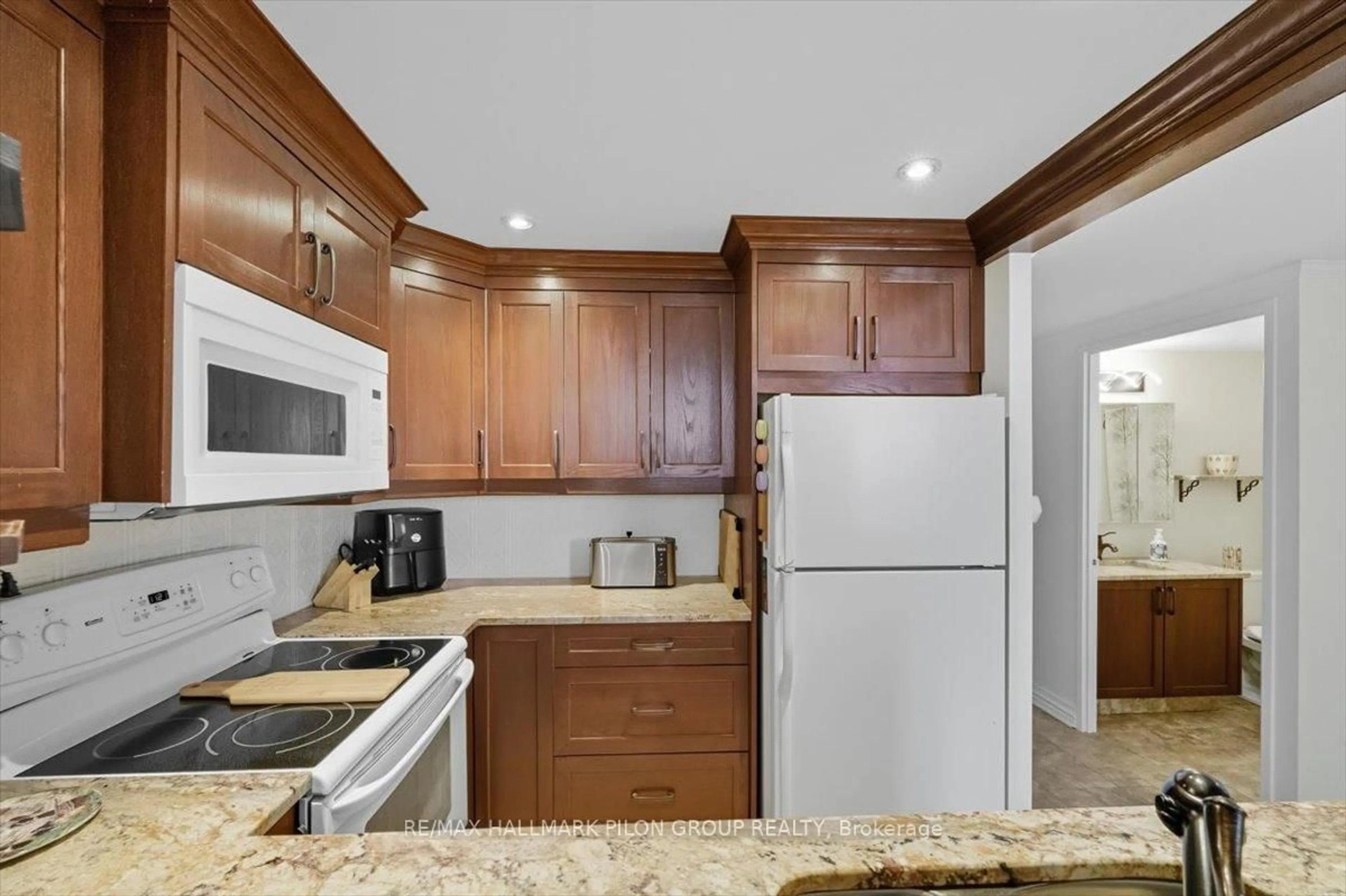 Standard kitchen, ceramic/tile floor for 35 Holland Ave #205, Ottawa Ontario K1Y 4S2