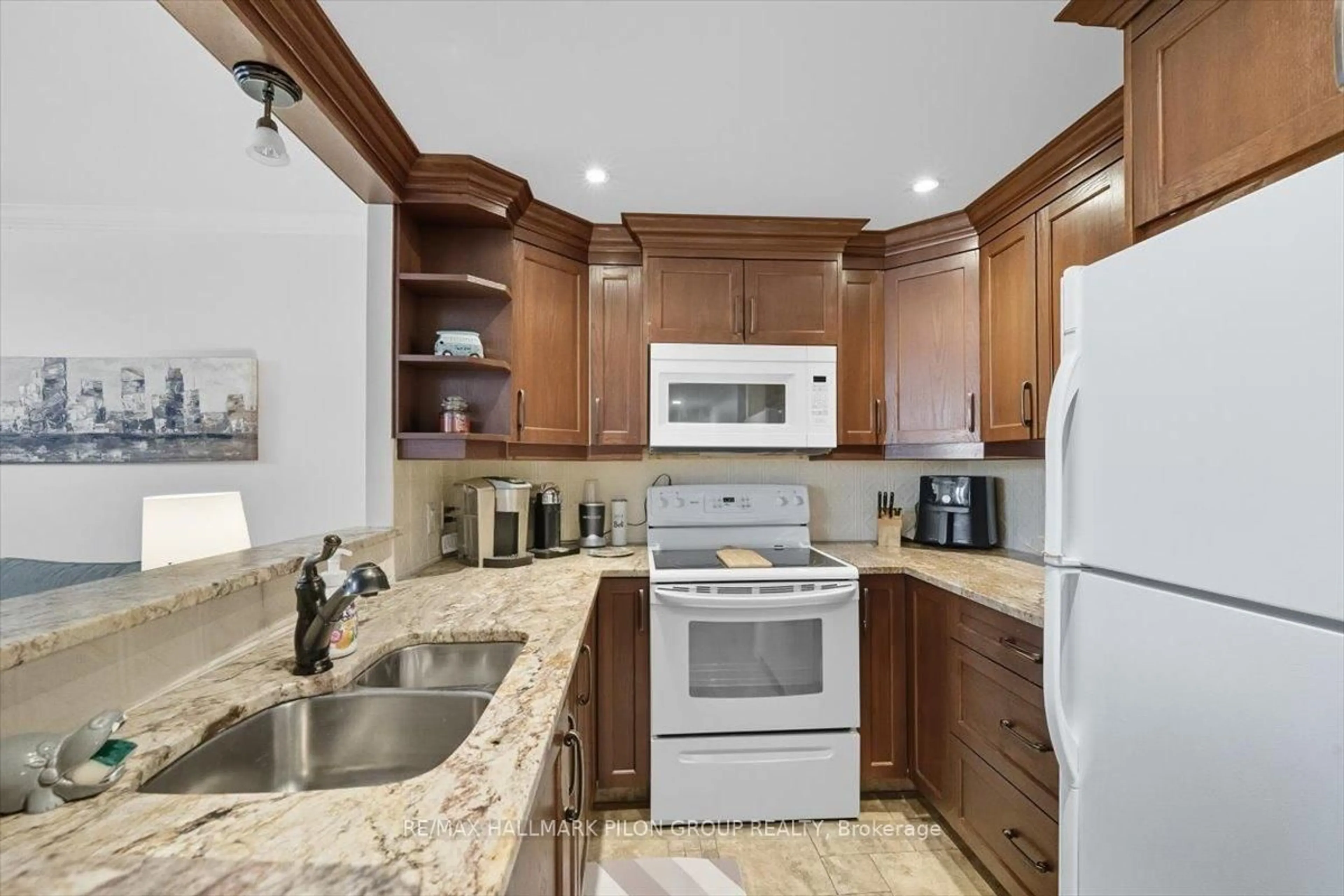 Standard kitchen, ceramic/tile floor for 35 Holland Ave #205, Ottawa Ontario K1Y 4S2