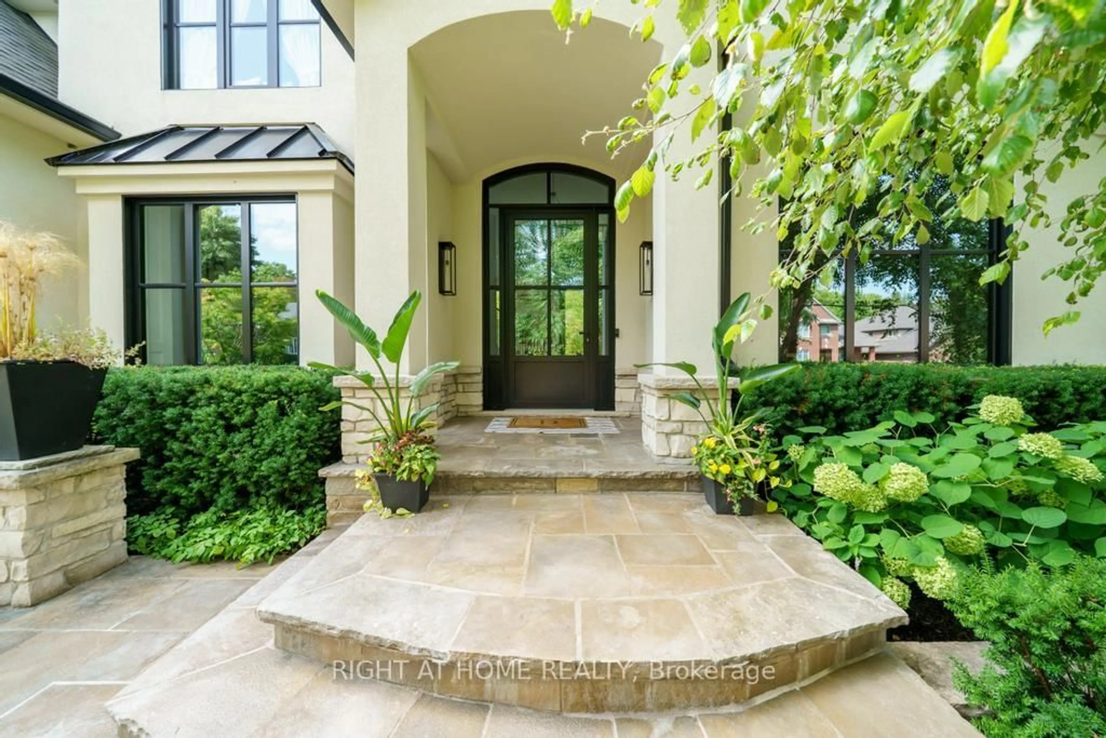 Indoor entryway for 166 Foxridge Dr, Hamilton Ontario L9G 5B9