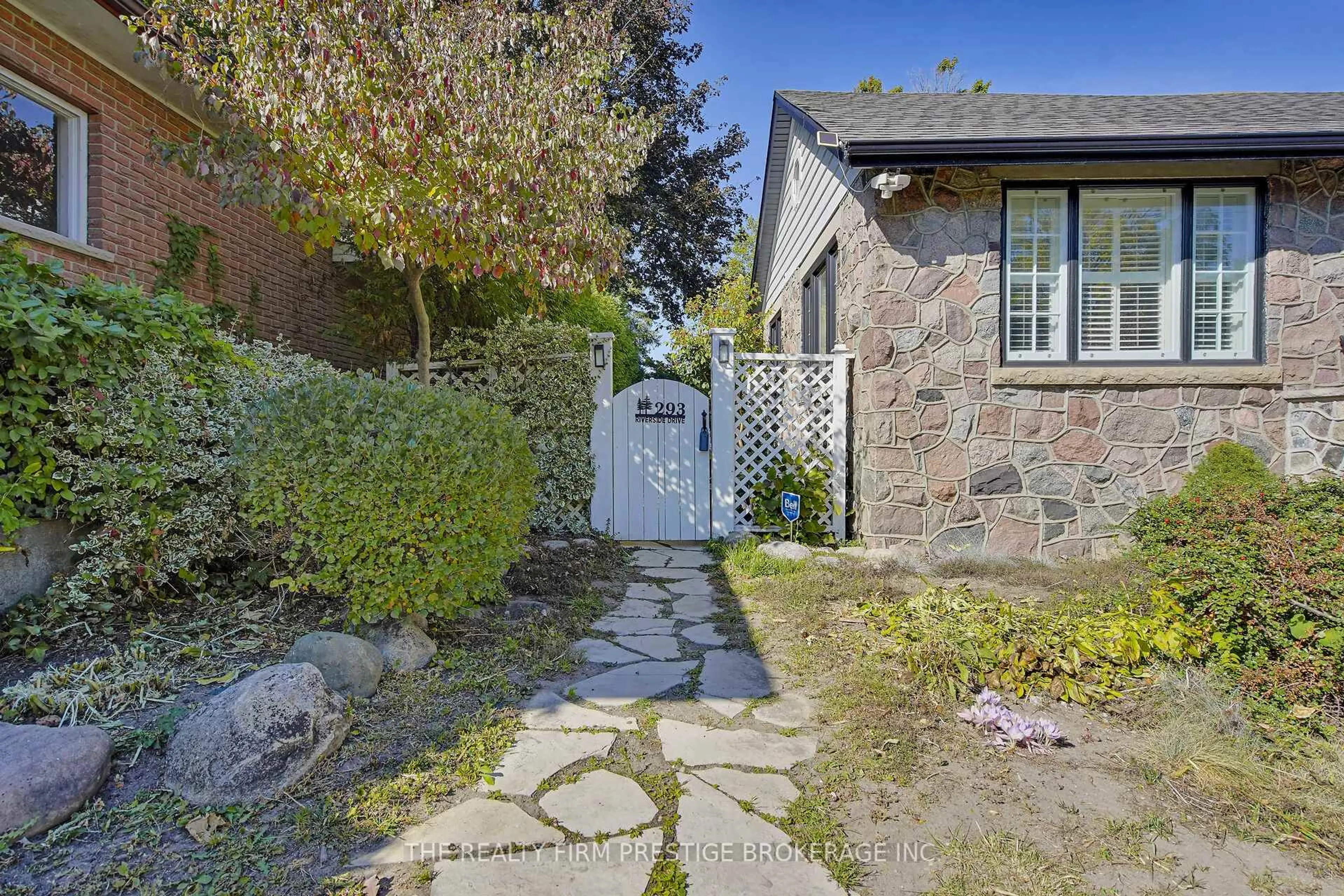 Patio, street for 293 Riverside Dr, London North Ontario N6H 1G2