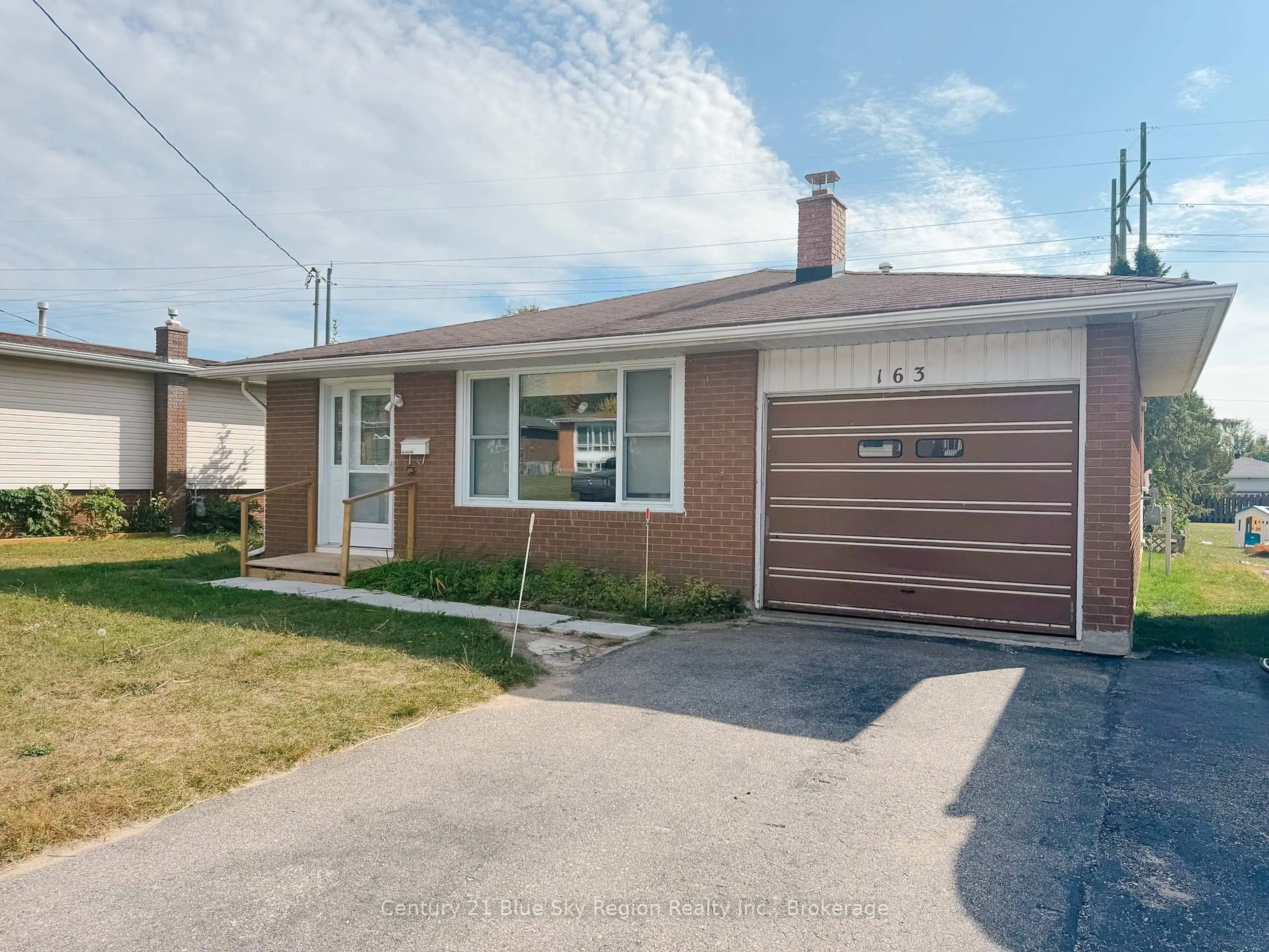 Home with vinyl exterior material, street for 163 Beverly Rd, North Bay Ontario P1B 7P7