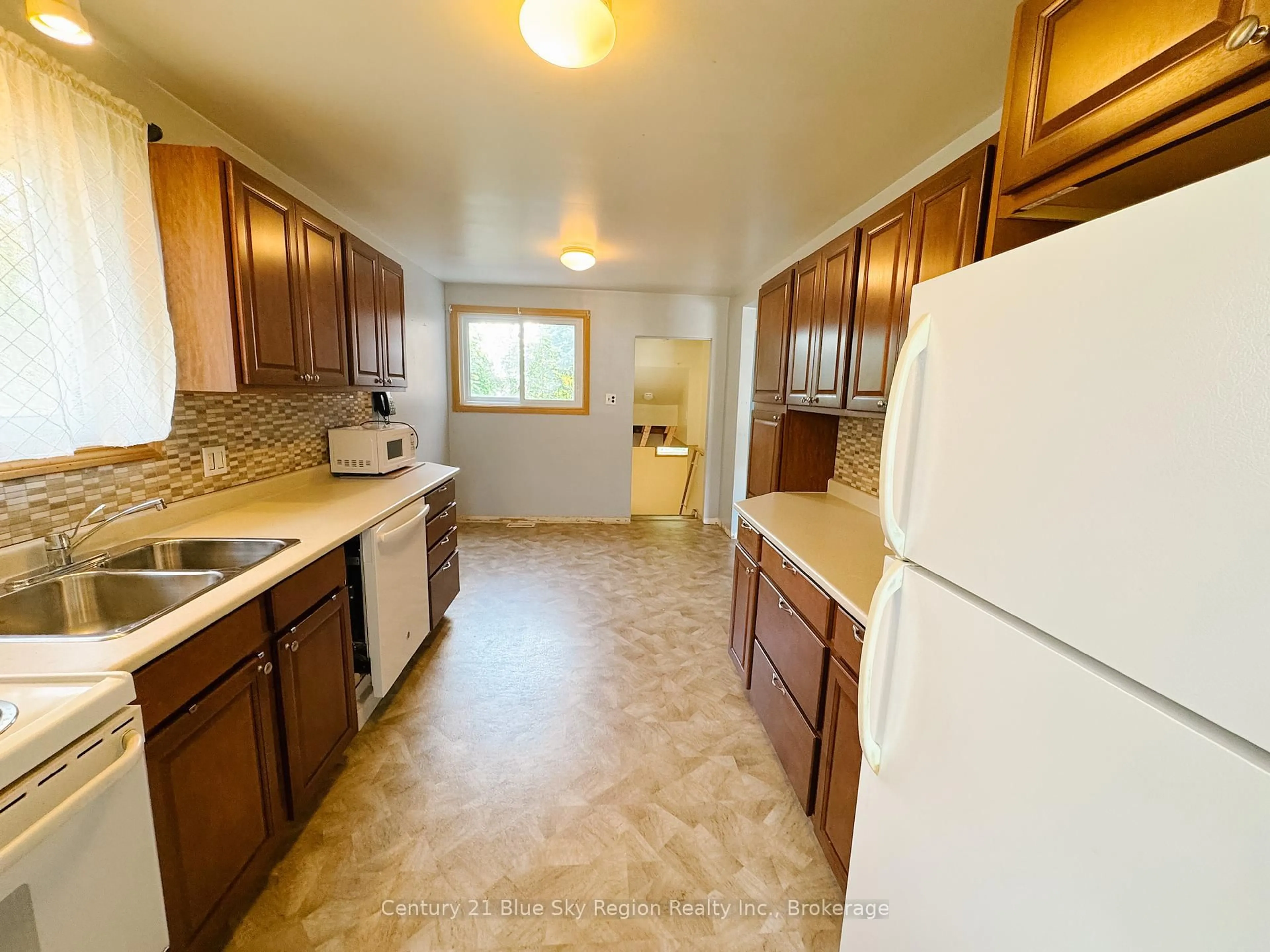 Standard kitchen, ceramic/tile floor for 163 Beverly Rd, North Bay Ontario P1B 7P7