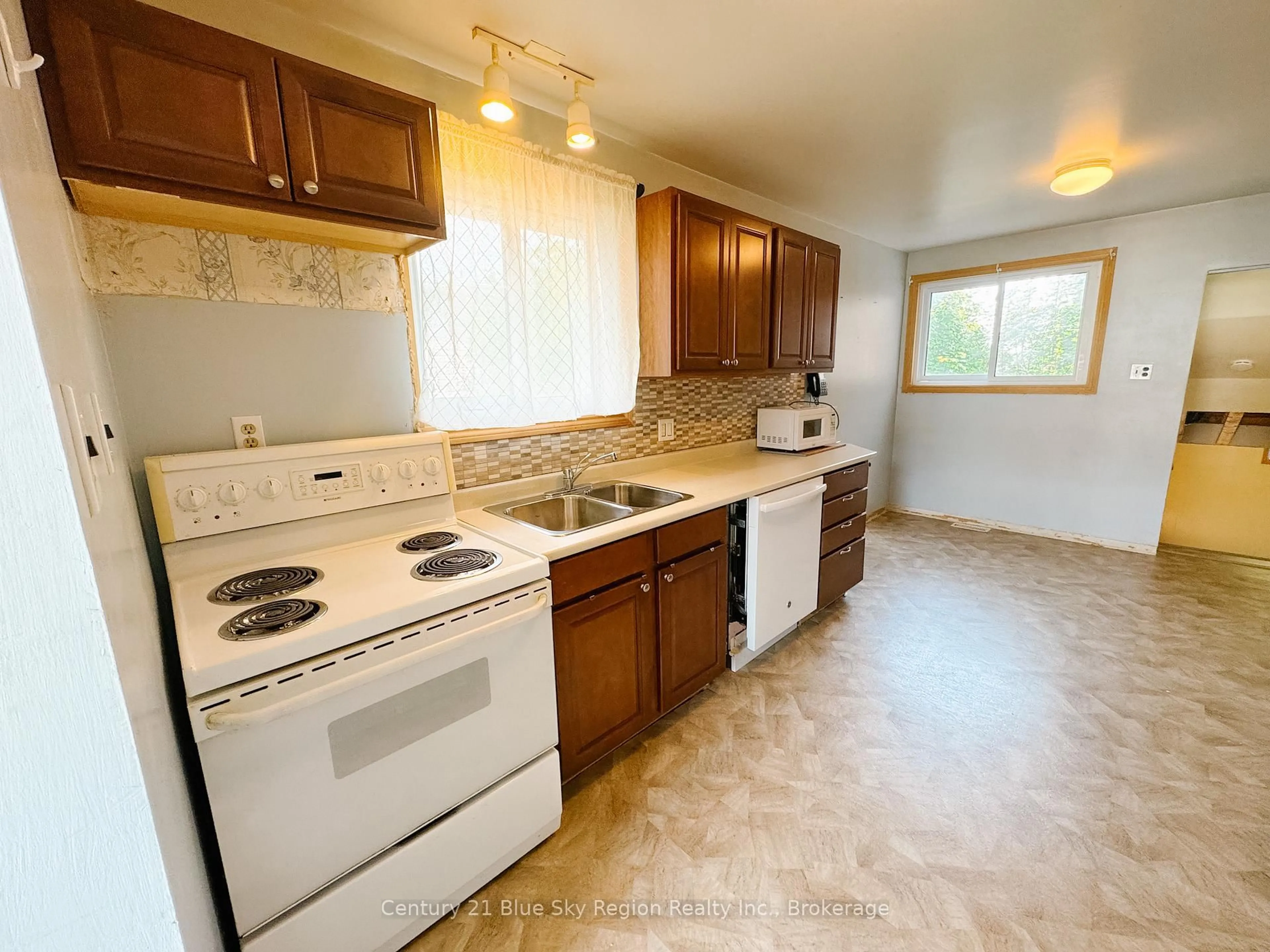 Standard kitchen, unknown for 163 Beverly Rd, North Bay Ontario P1B 7P7