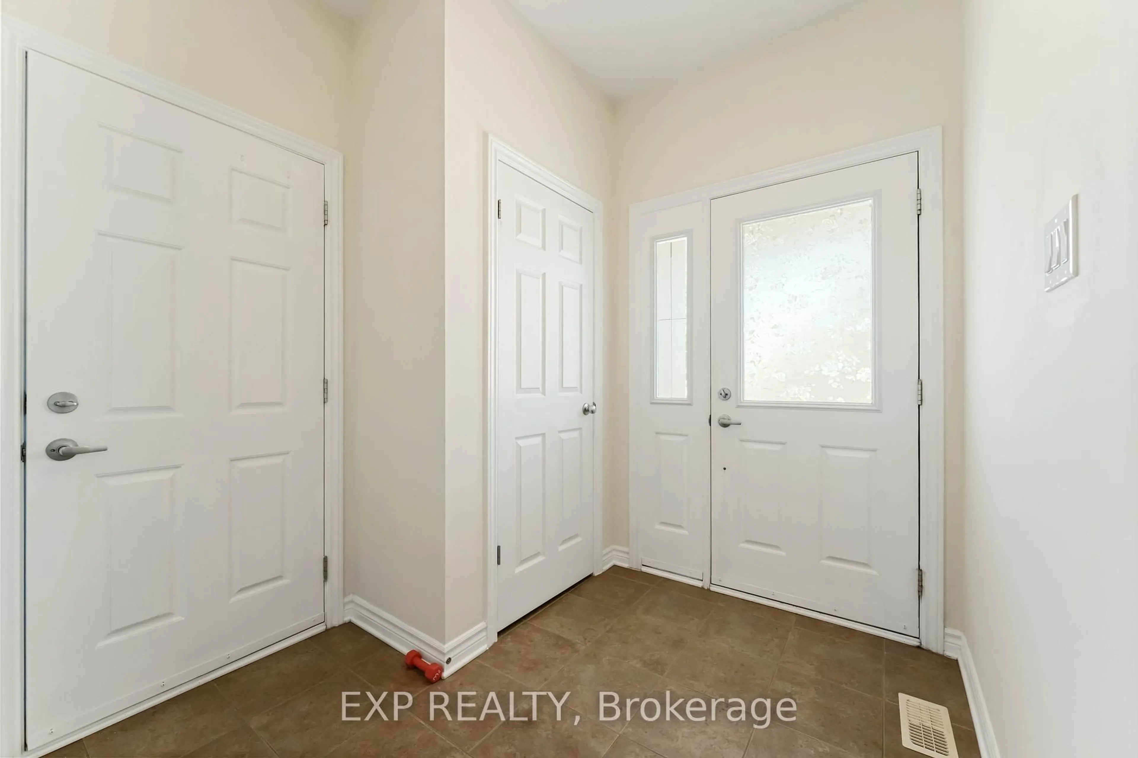 Indoor entryway for 205 Temagami Dr, Barrhaven Ontario K2J 0X7