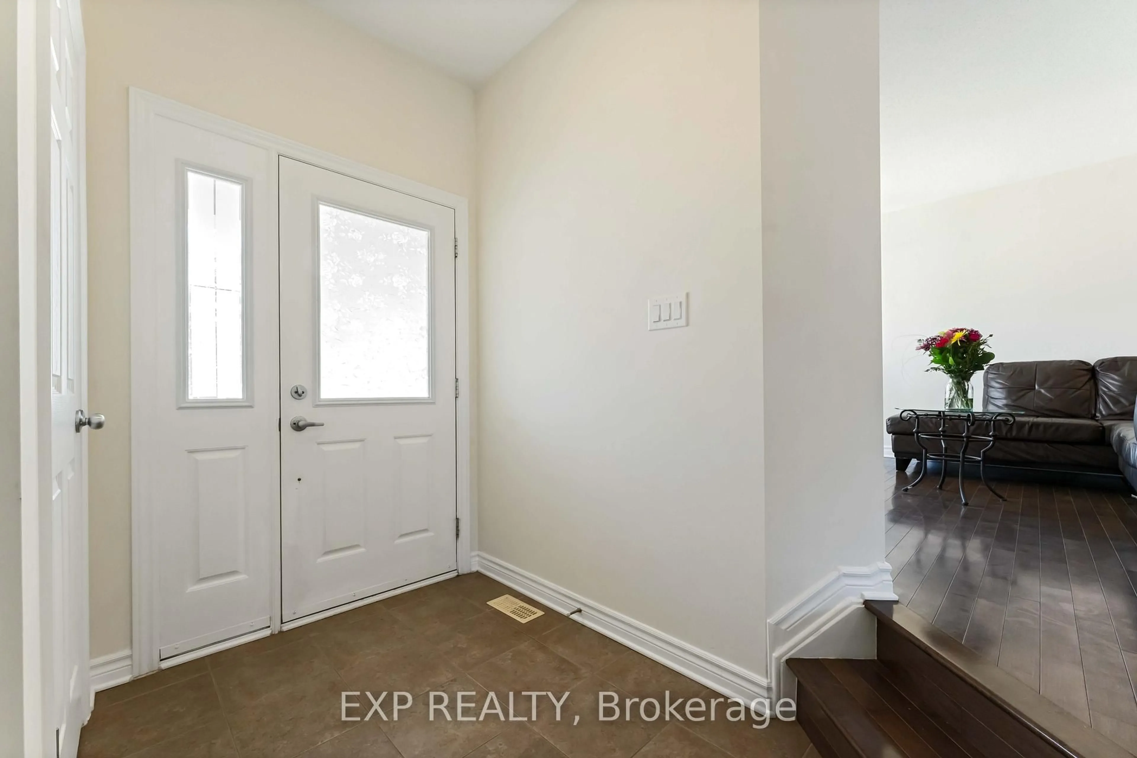 Indoor entryway for 205 Temagami Dr, Barrhaven Ontario K2J 0X7