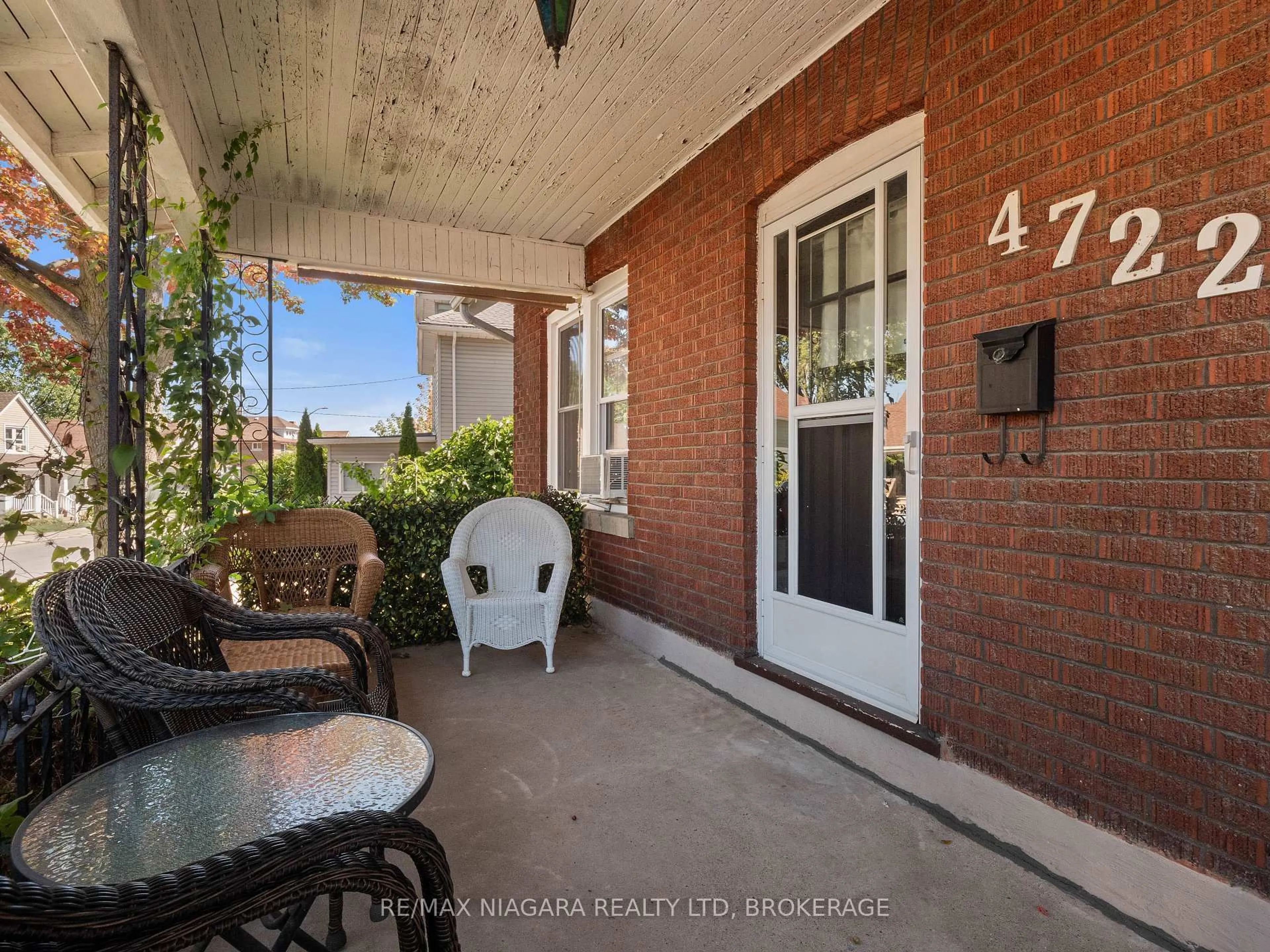 Patio, street for 4722 Ryerson Cres, Niagara Falls Ontario L2E 1E5