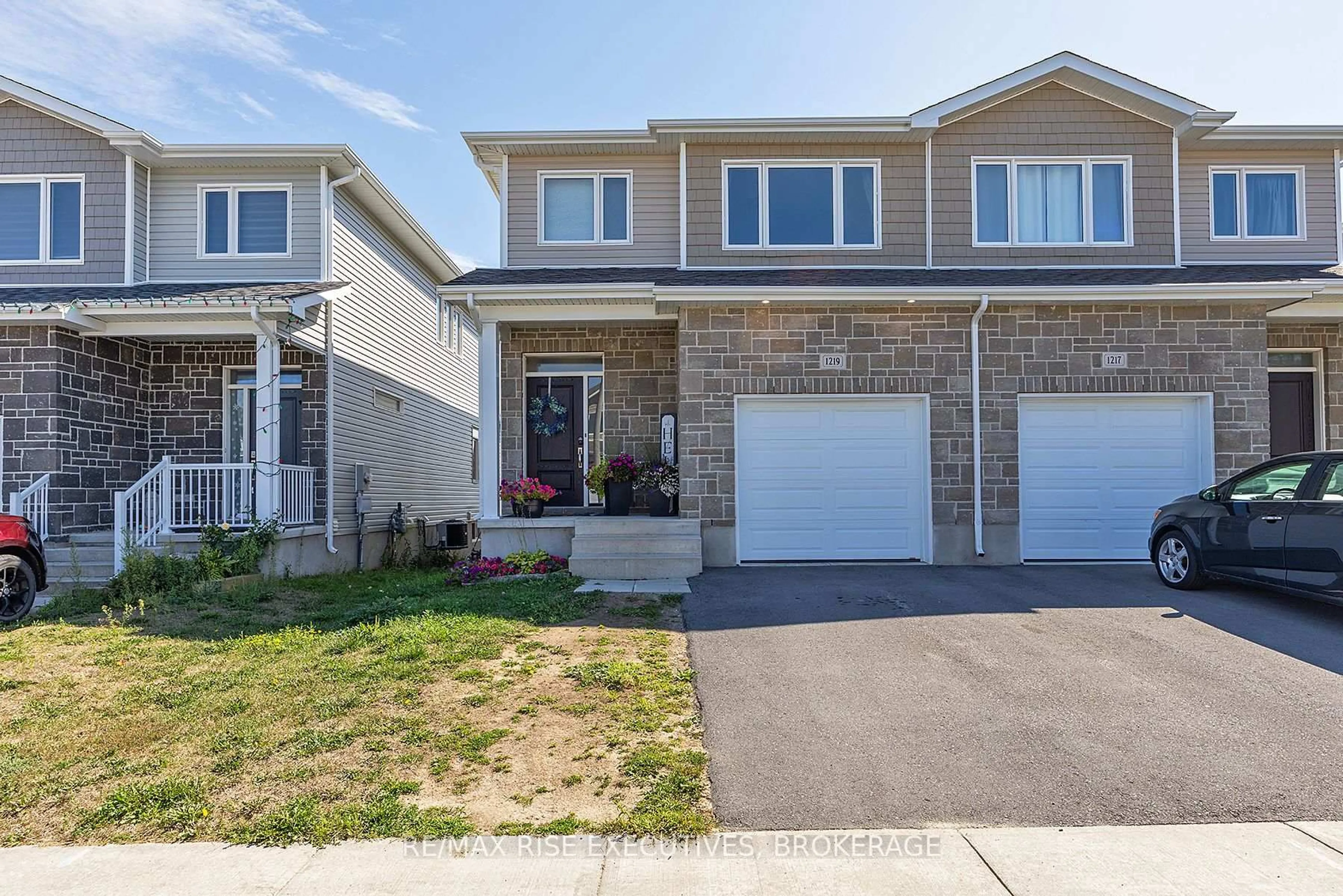 Home with vinyl exterior material, street for 1219 Max Cres, Kingston Ontario K7P 0P2