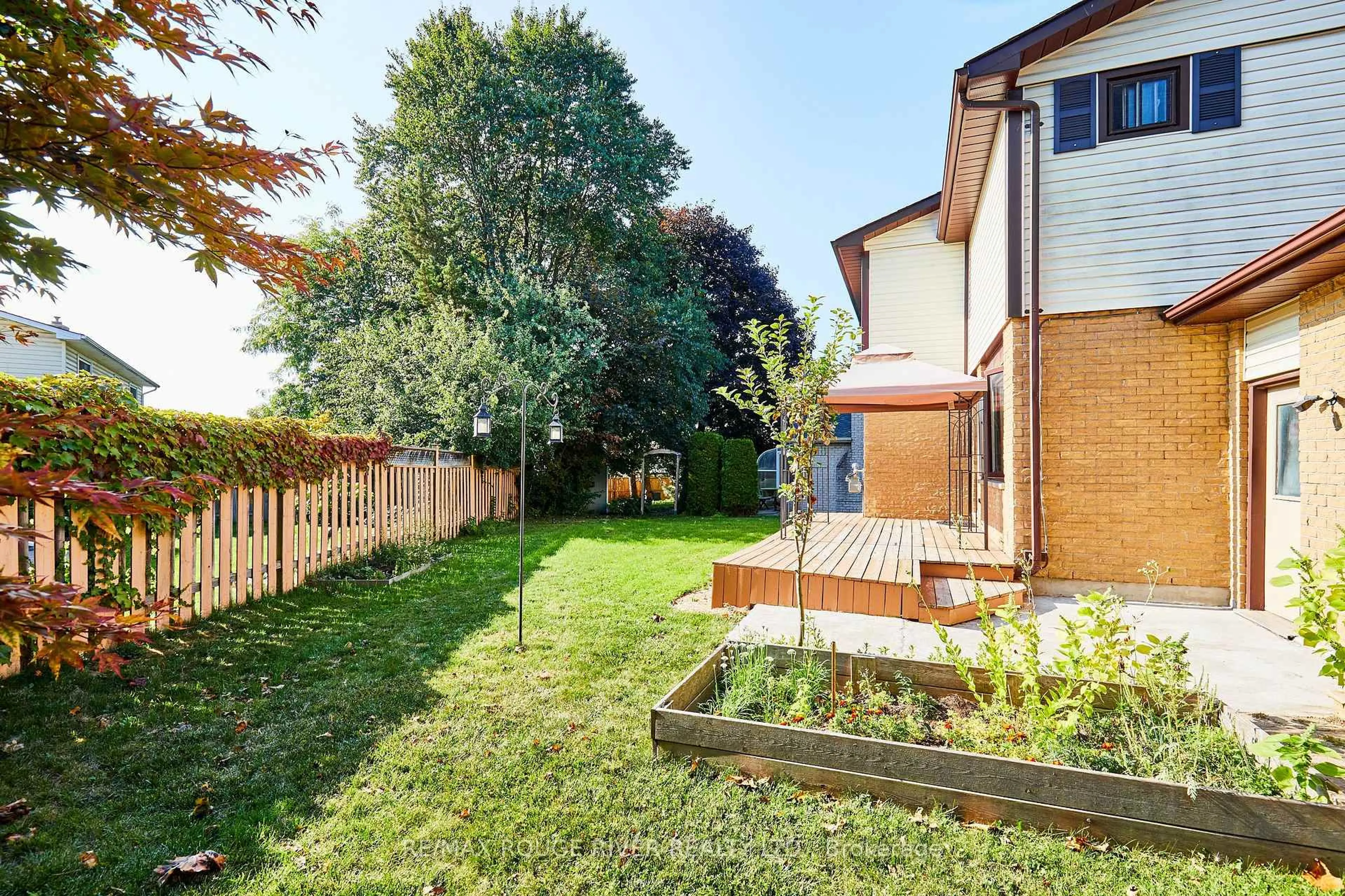 A pic from outside/outdoor area/front of a property/back of a property/a pic from drone, street for 607 Carlisle St, Cobourg Ontario K9A 4Y4