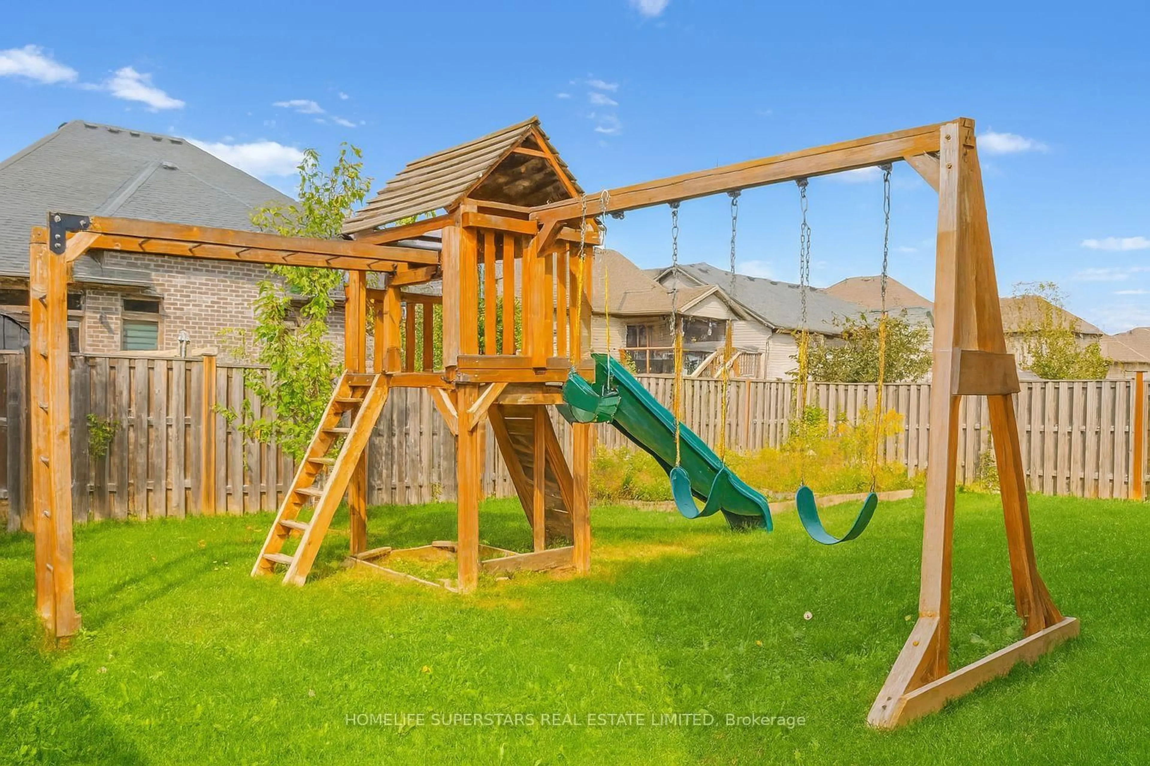 Patio, mountain view for 8595 Angie Dr, Niagara Falls Ontario L2H 0M9