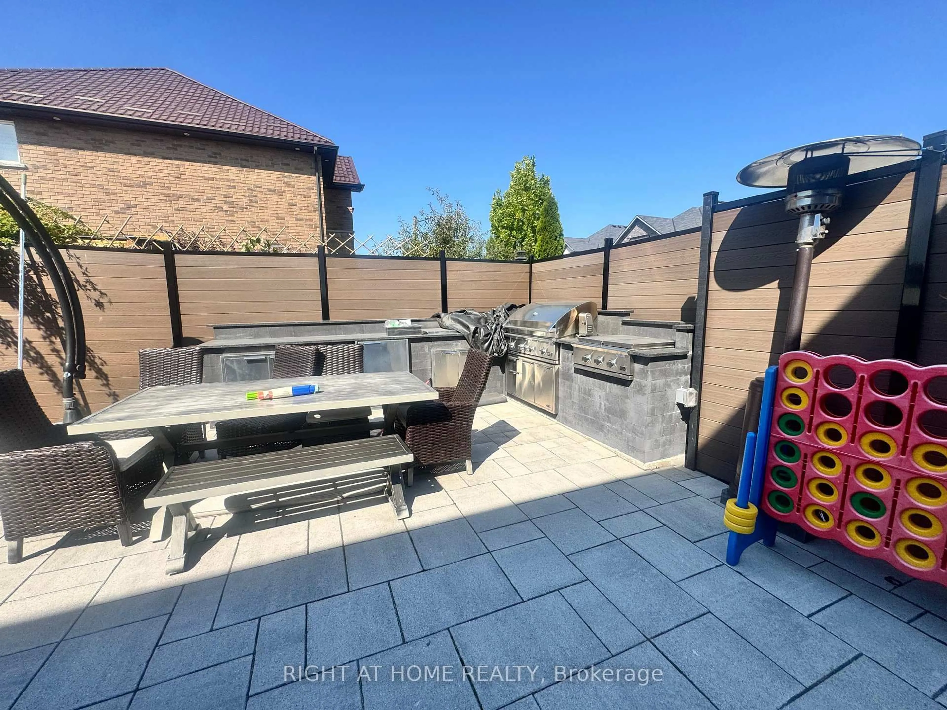 Patio, street for 95 Hidden Ridge Cres, Hamilton Ontario L0R 1P0
