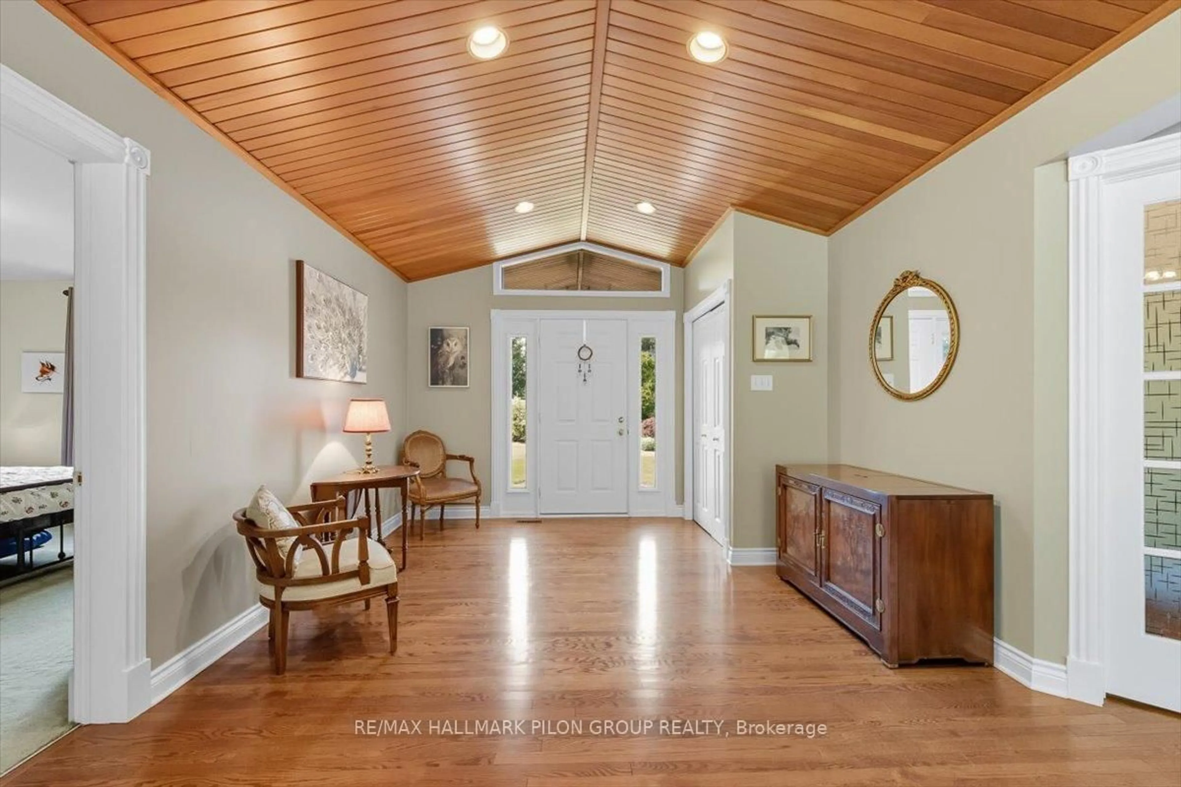 Indoor entryway for 1717 Lakeshore Dr, Greely Ontario K4P 1H1