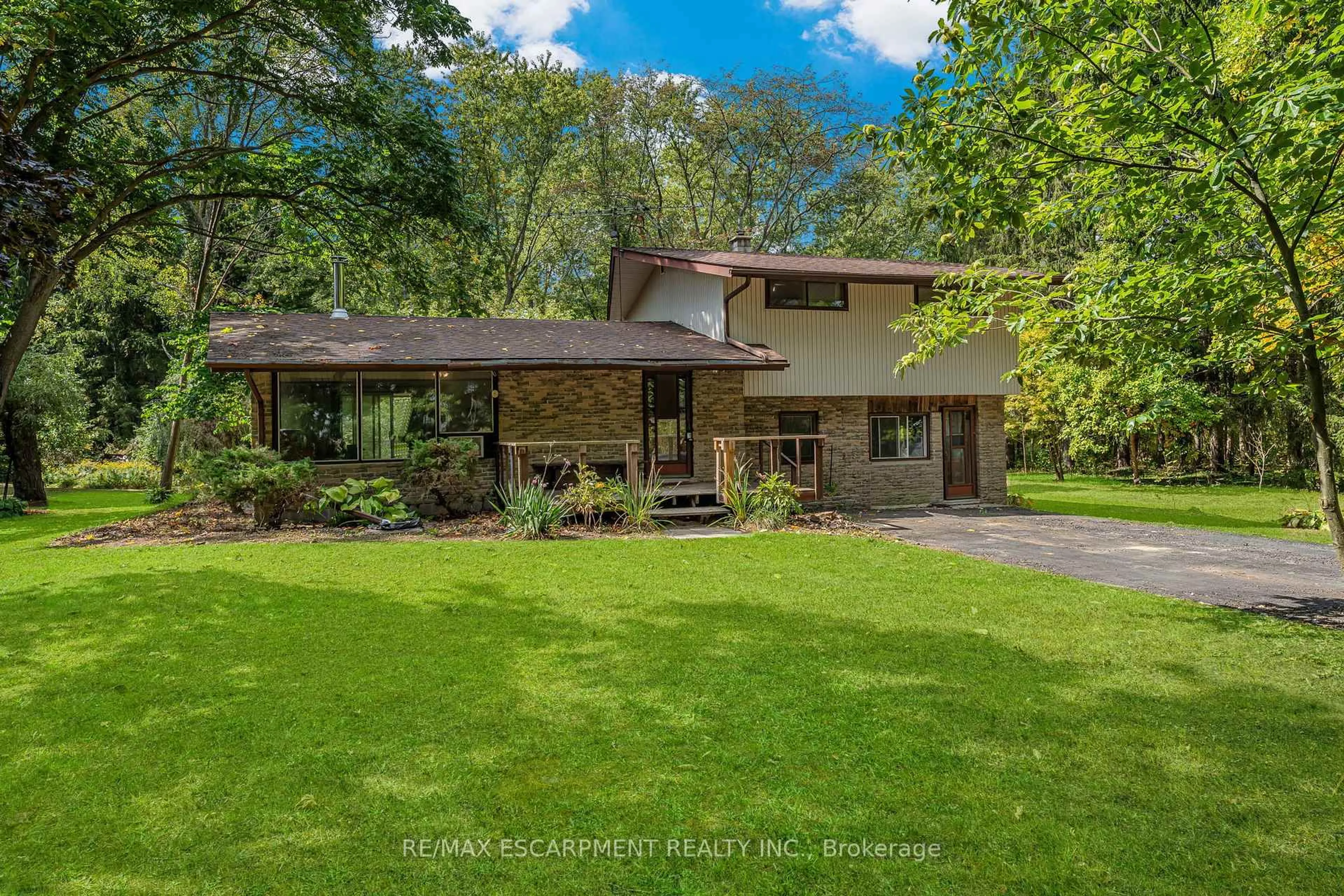 A pic from outside/outdoor area/front of a property/back of a property/a pic from drone, water/lake/river/ocean view for 927 Wainfleet/Dunnville Townline Rd, Haldimand Ontario N0A 1K0