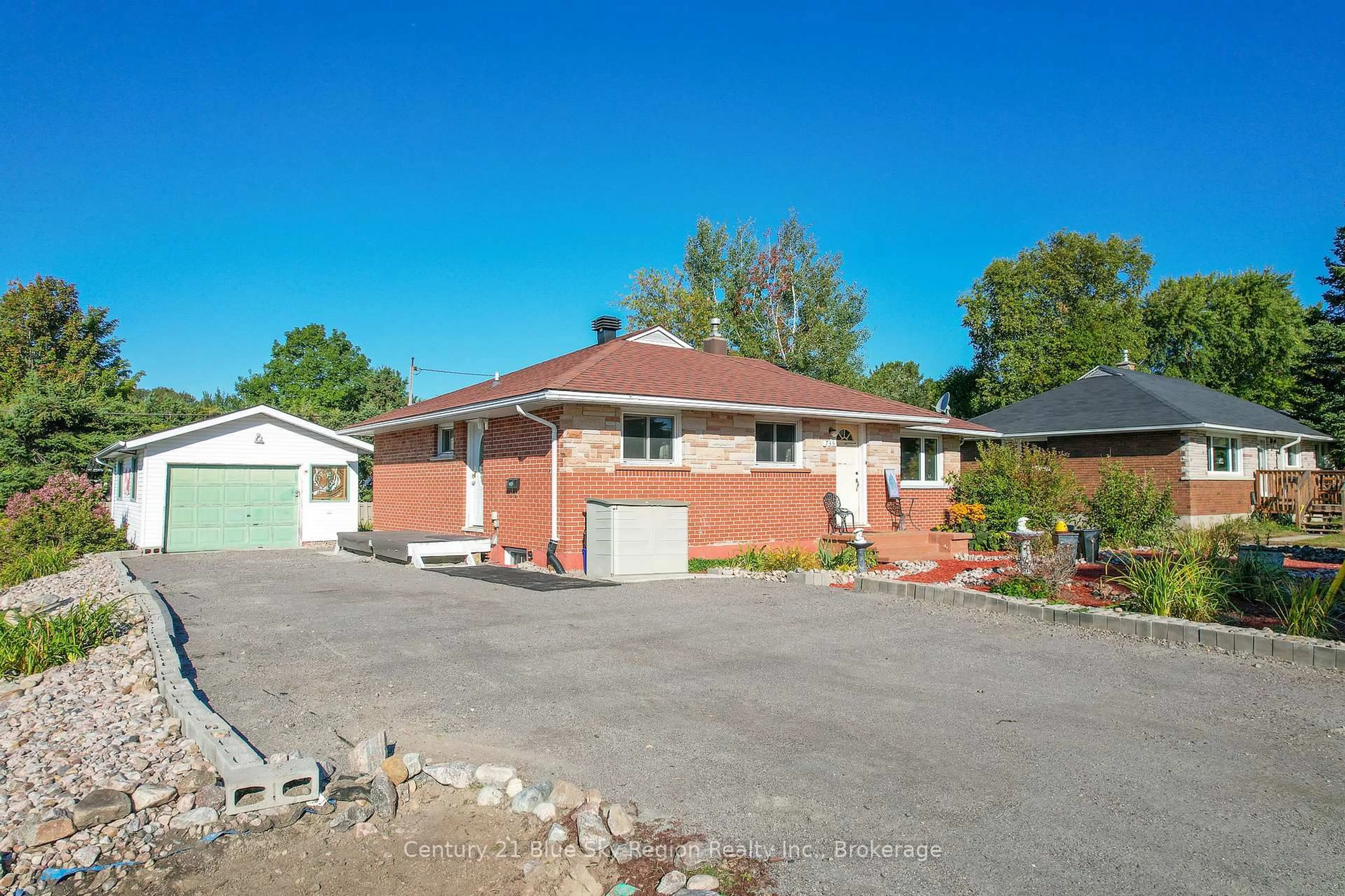 Home with brick exterior material, street for 735 Mckay Ave, North Bay Ontario P1B 7W2