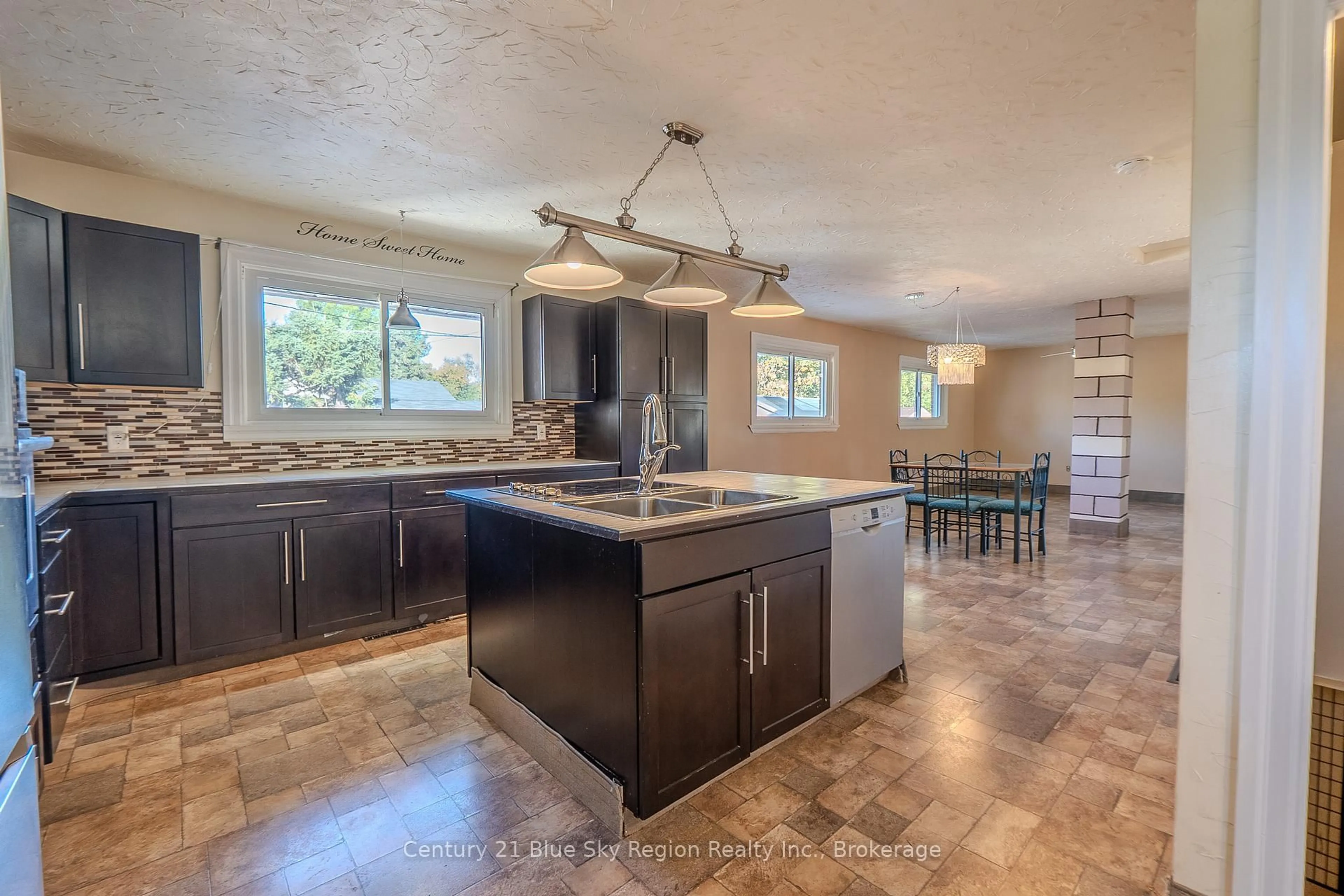 Open concept kitchen, ceramic/tile floor for 735 Mckay Ave, North Bay Ontario P1B 7W2