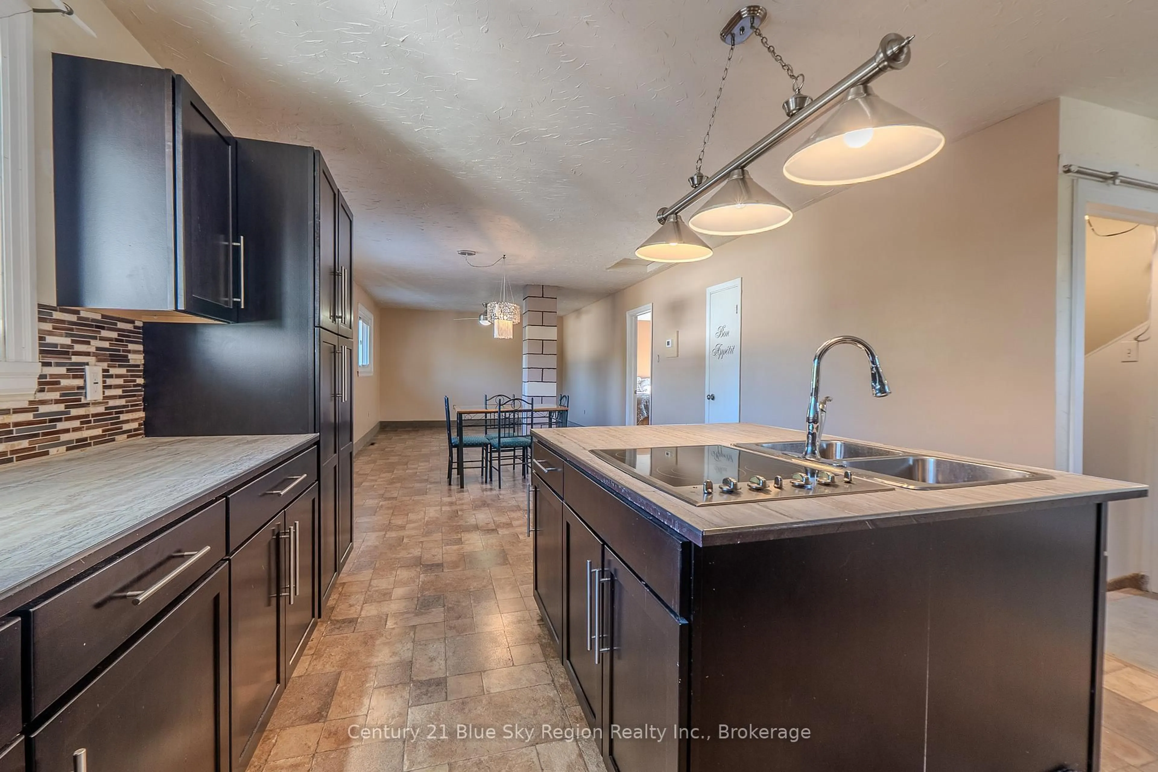 Open concept kitchen, ceramic/tile floor for 735 Mckay Ave, North Bay Ontario P1B 7W2