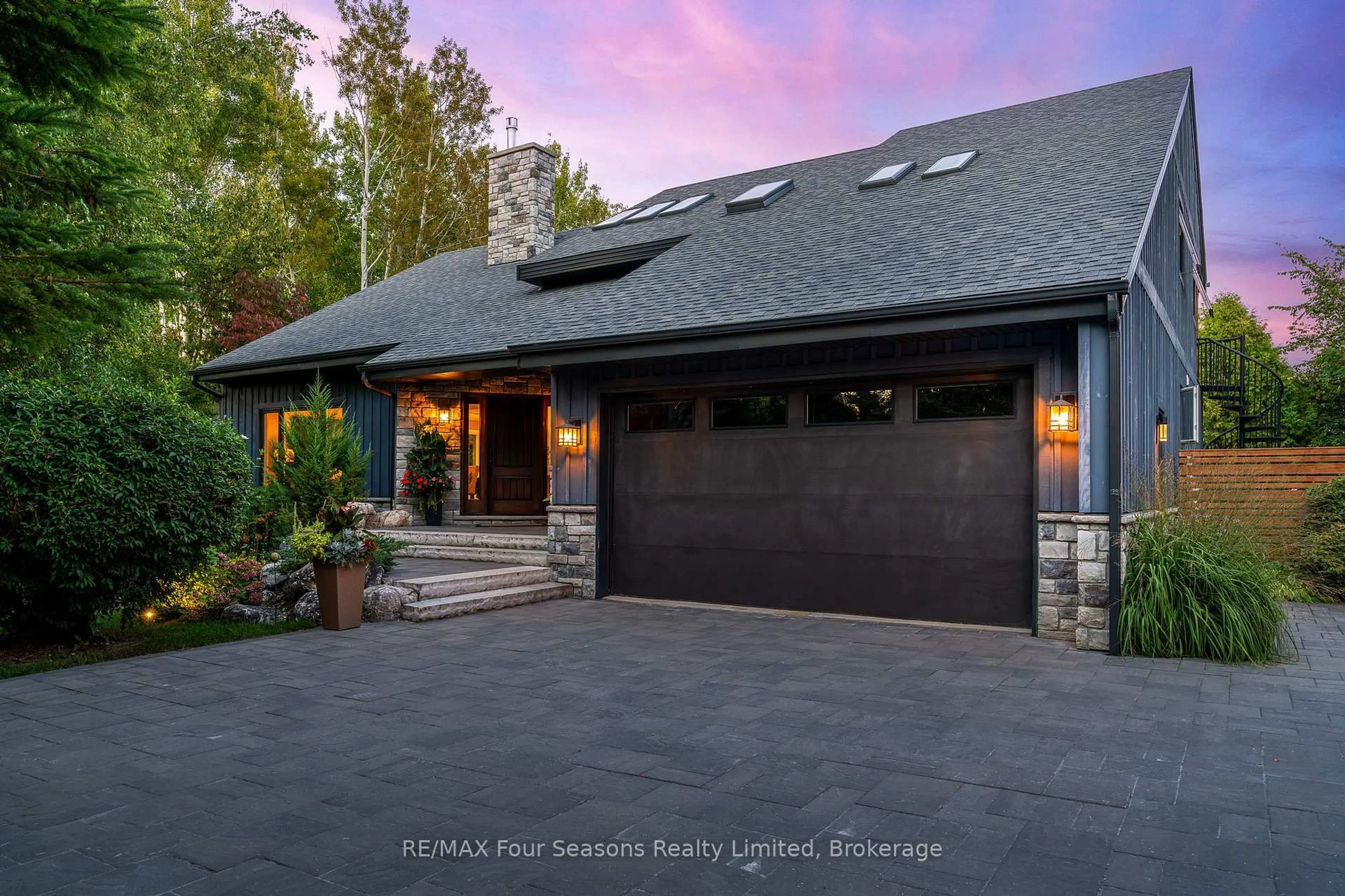 Home with brick exterior material, street for 159 Indian Circ, Blue Mountains Ontario N0H 1J0