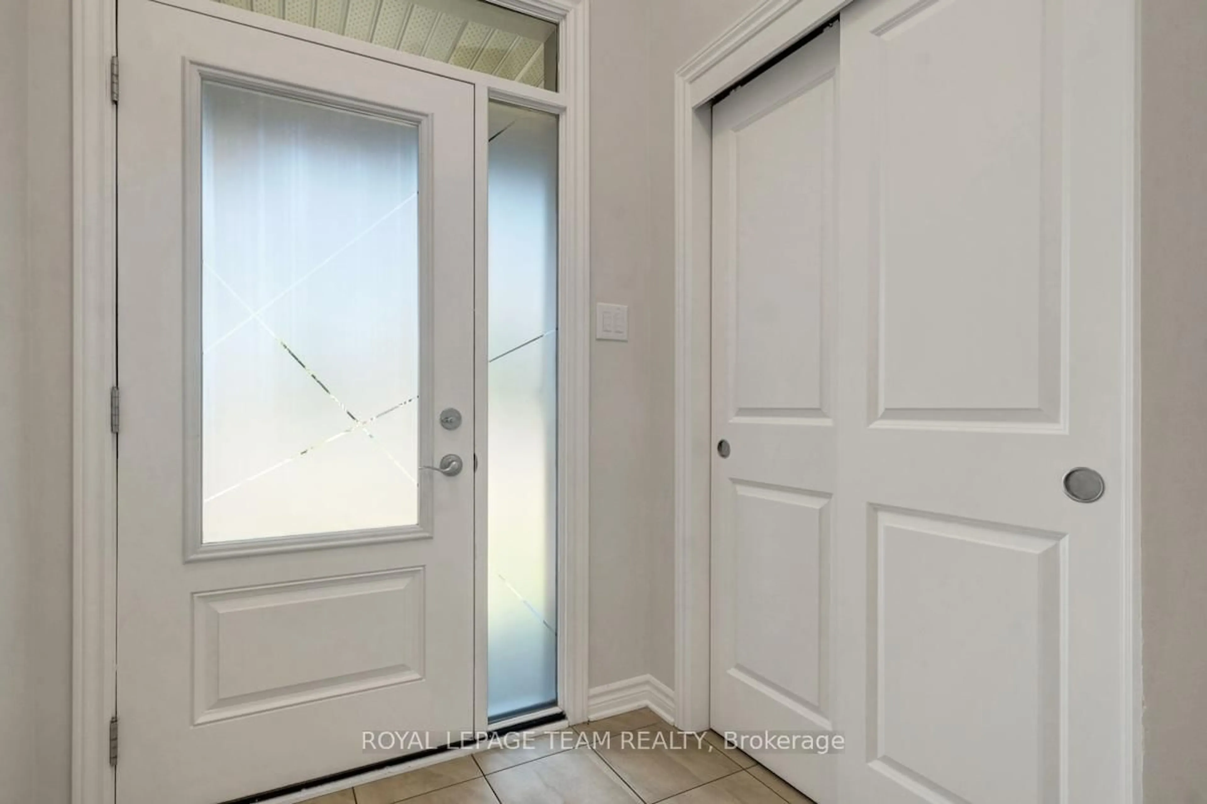 Indoor entryway for 252 Tim Sheehan Pl, Ottawa Ontario K2V 0N1