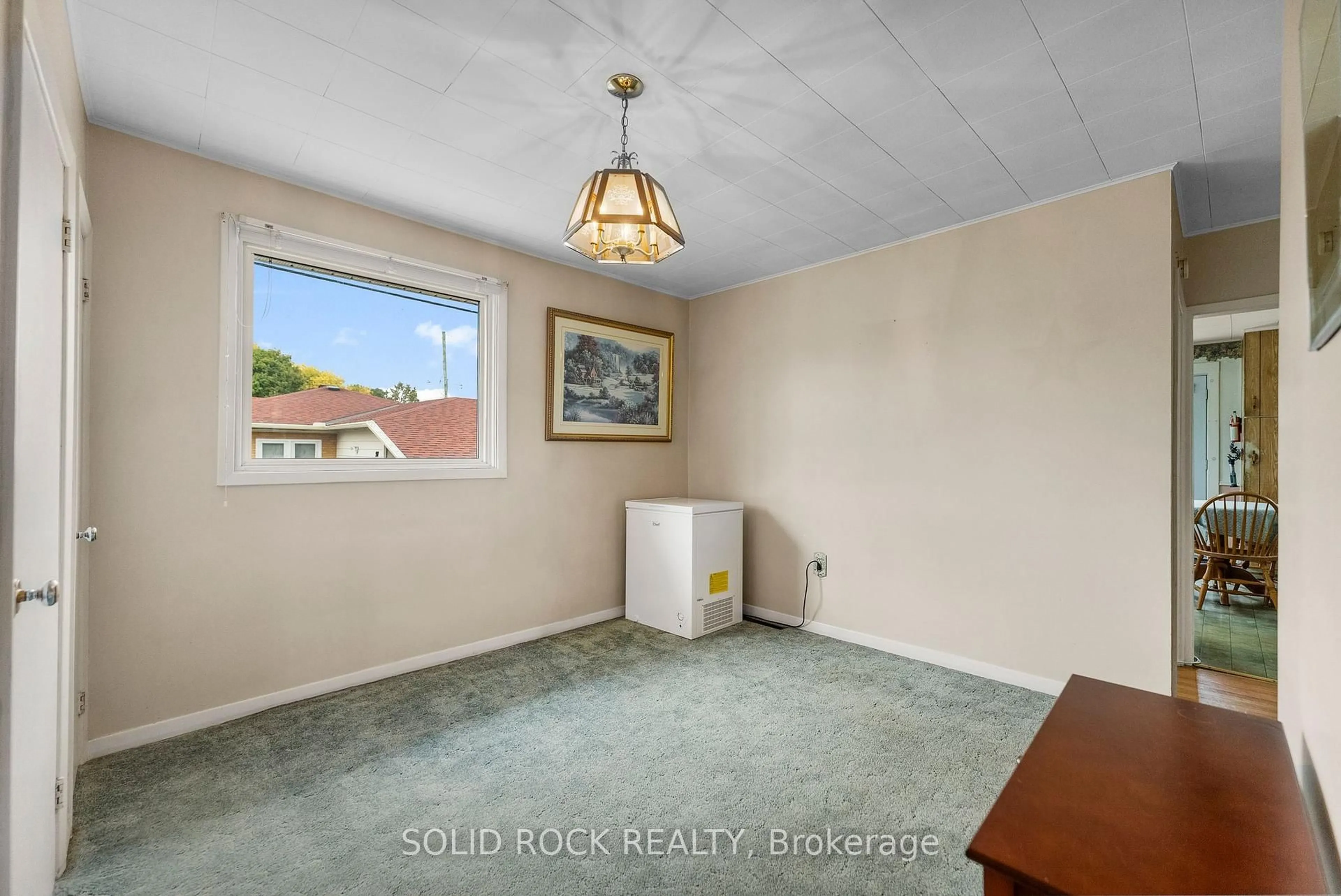 A pic of a room for 923 Raglan St, Renfrew Ontario K7V 1S6