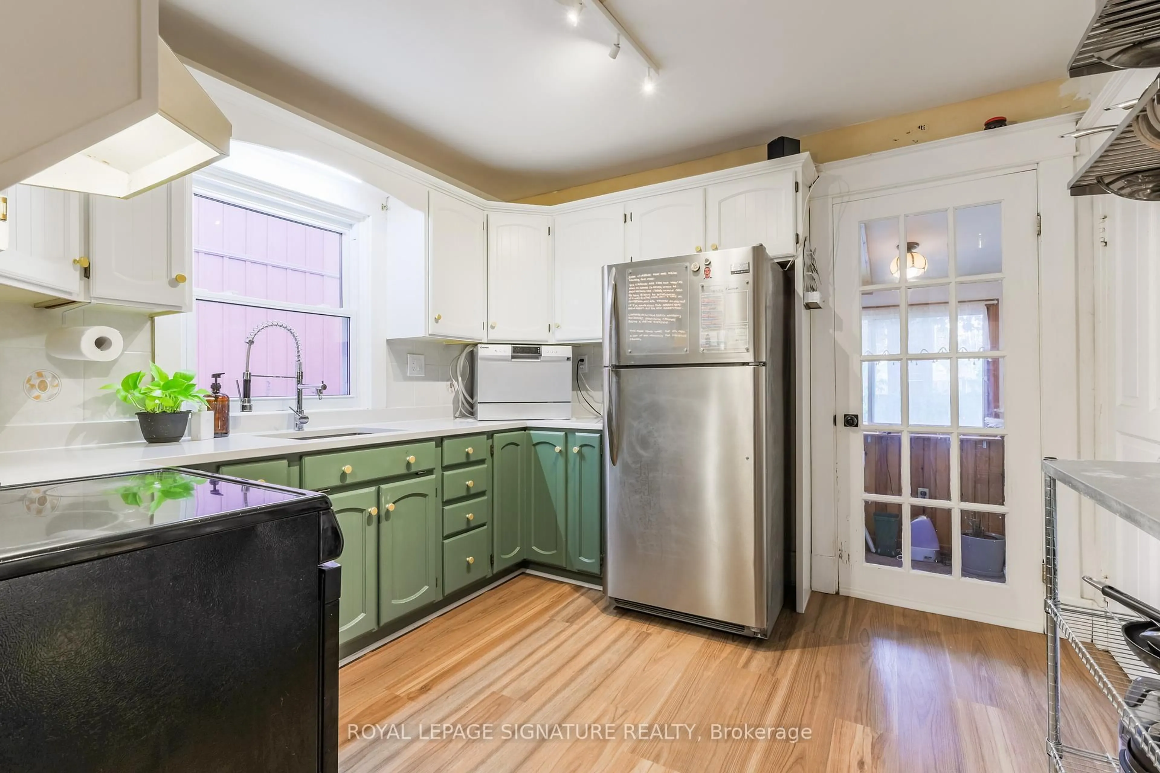 Standard kitchen, unknown for 233 Lake St, St. Catharines Ontario L2R 5Z5