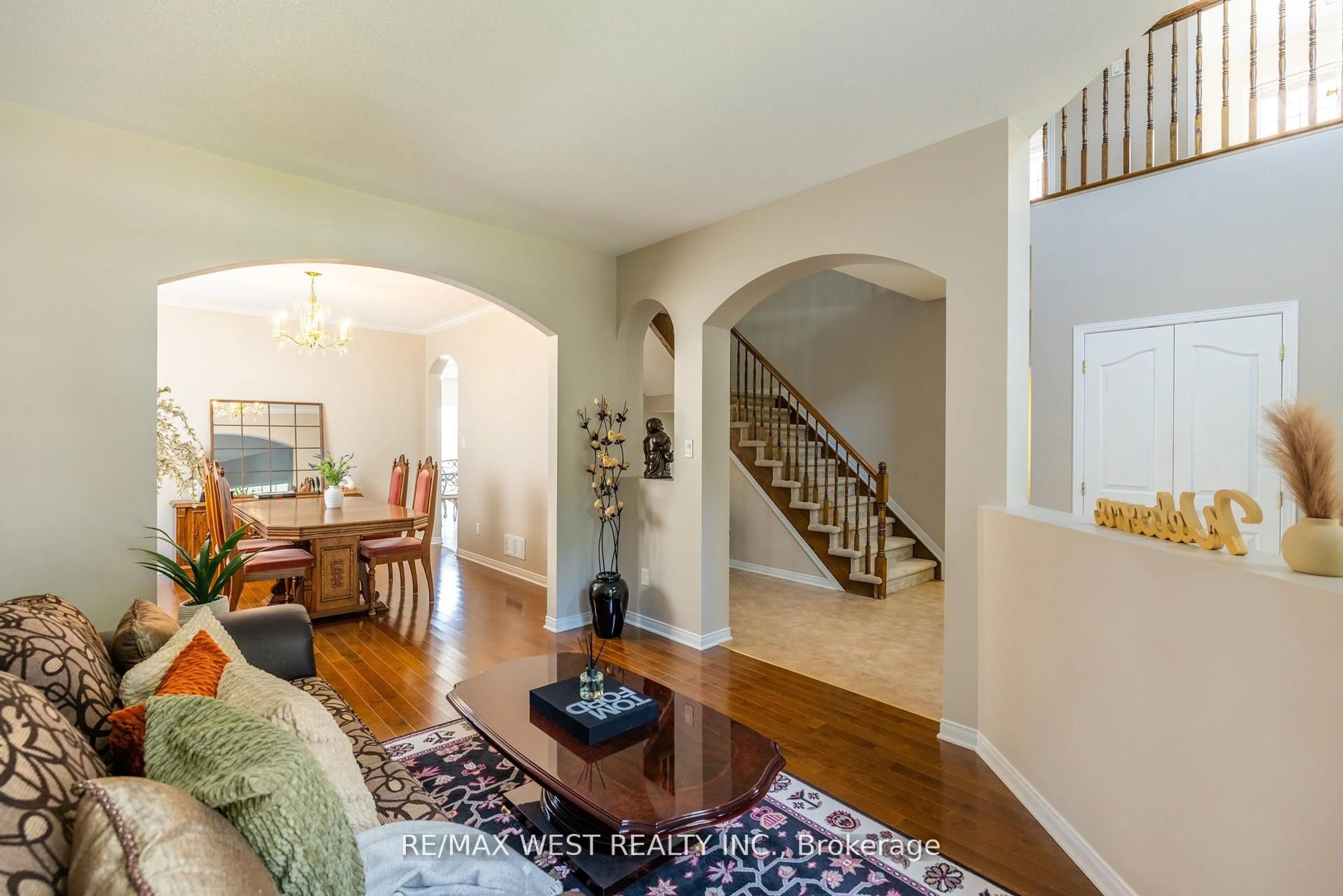 Unknown for 214 Castlegarth Cres, Ottawa Ontario K2J 5N6