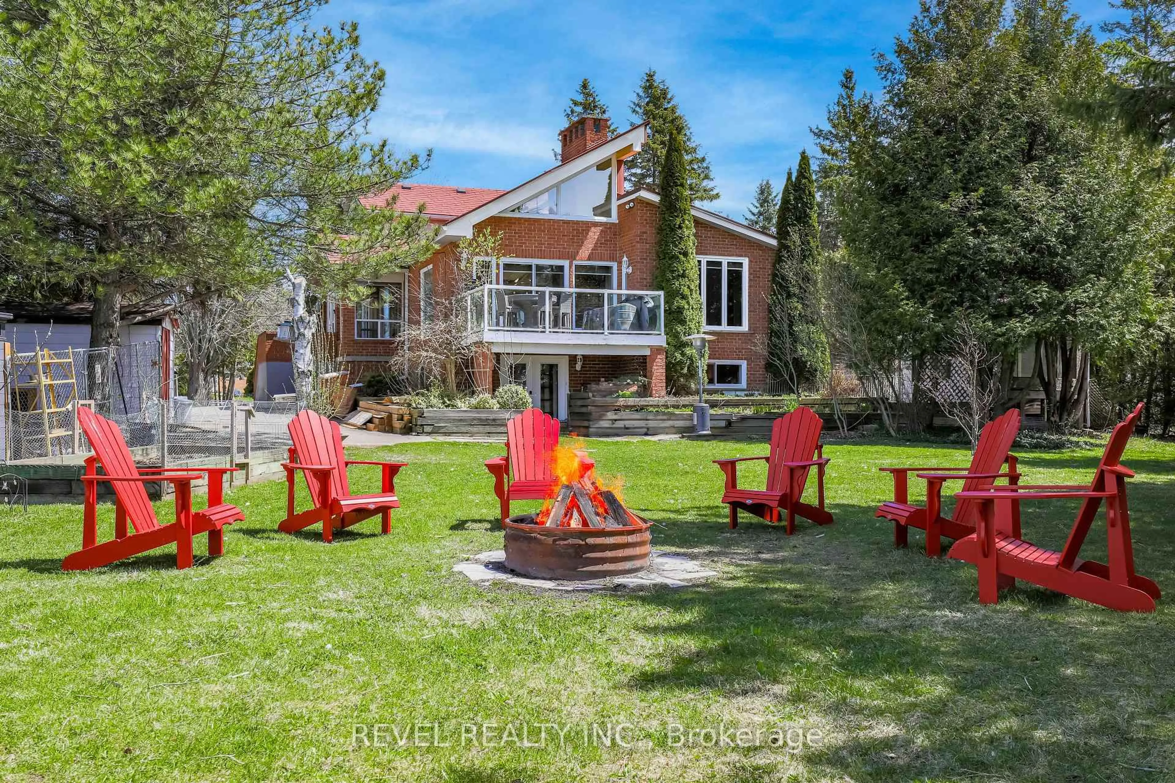 Patio, unknown for 27 Cedar Cres, Kawartha Lakes Ontario L0B 1K0