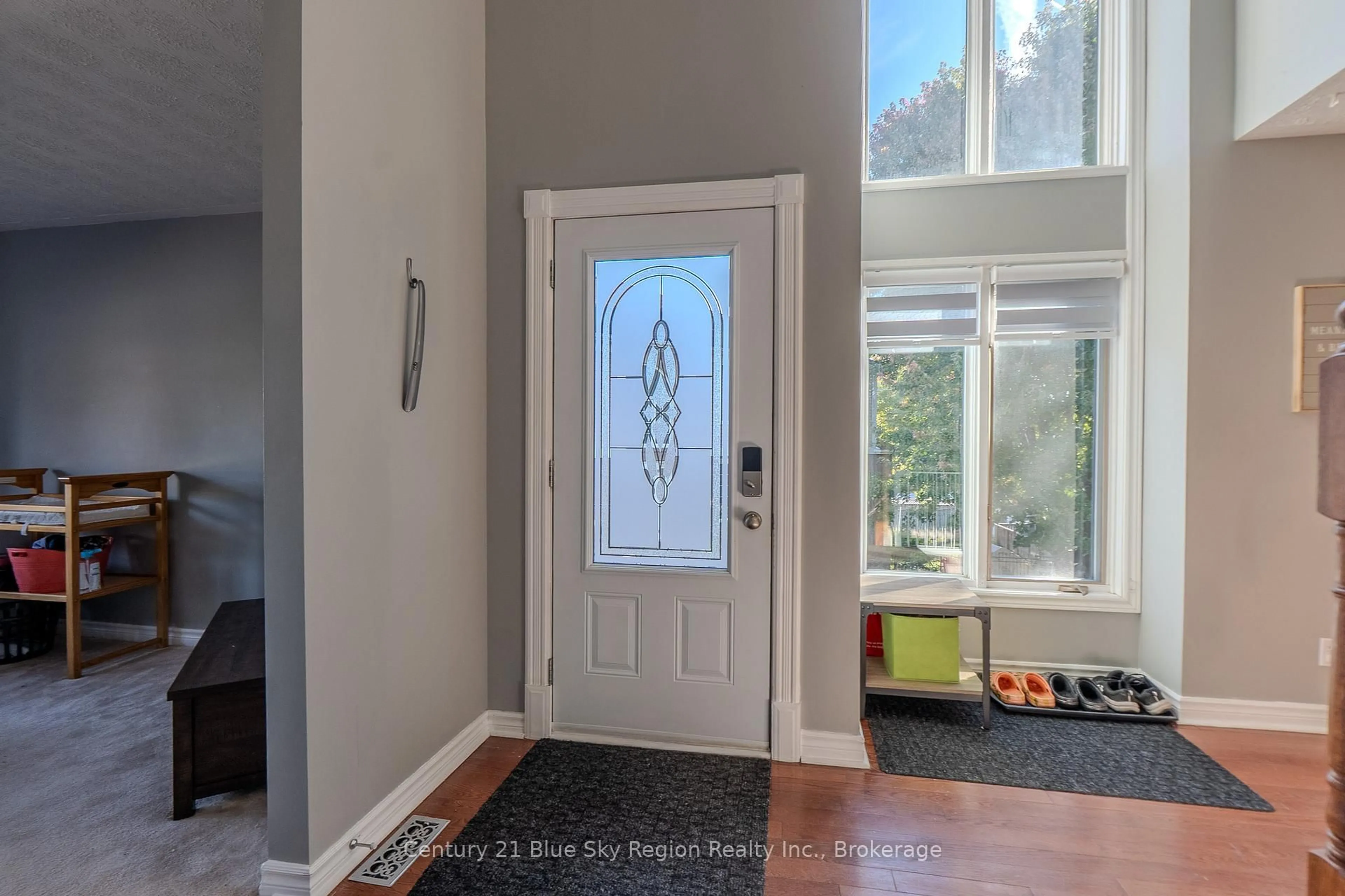 Indoor entryway for 166 Cloverbrae Cres, North Bay Ontario P1A 4J3