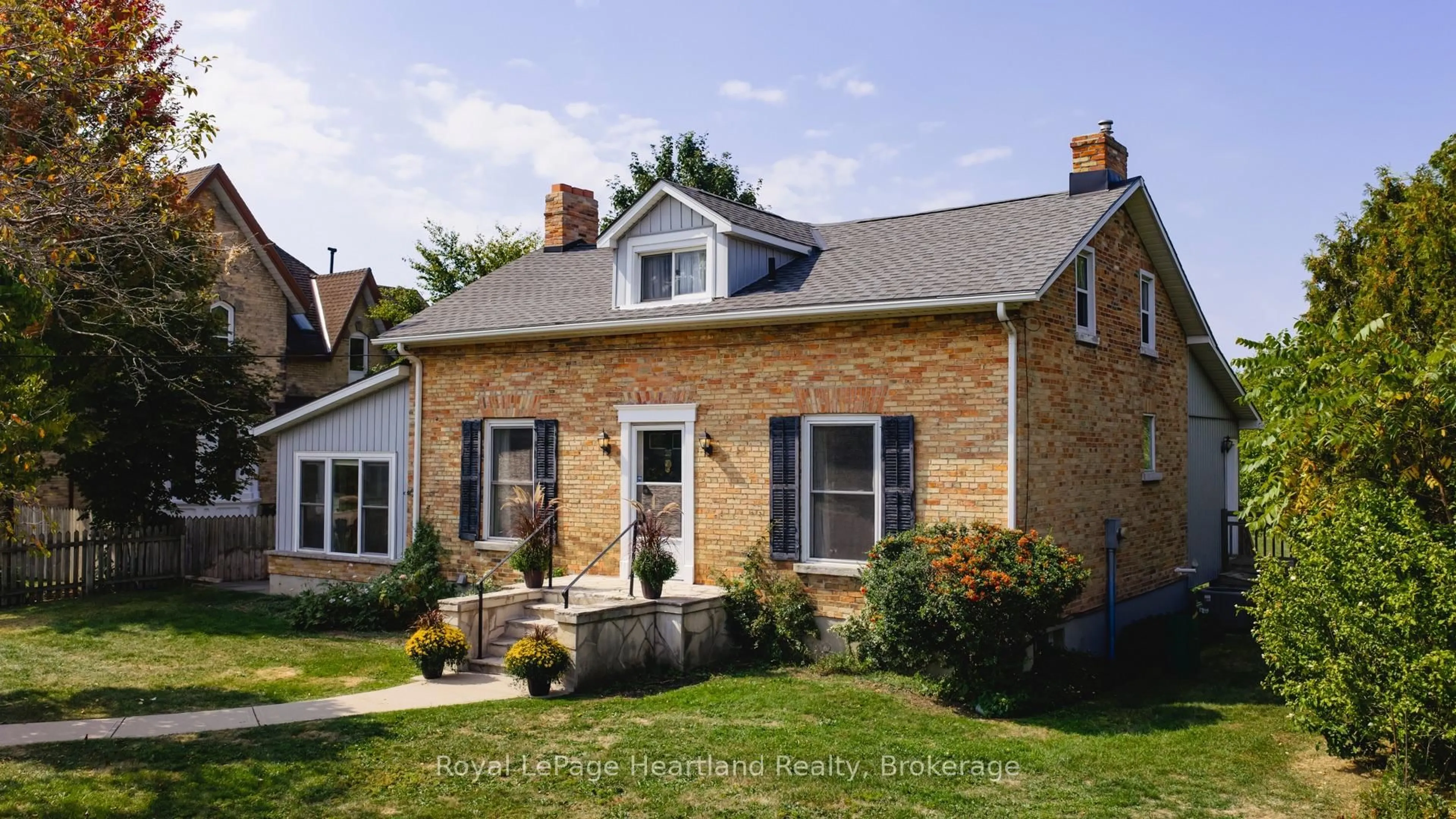 Home with brick exterior material, street for 25 Wellington St, Goderich Ontario N7A 2W6