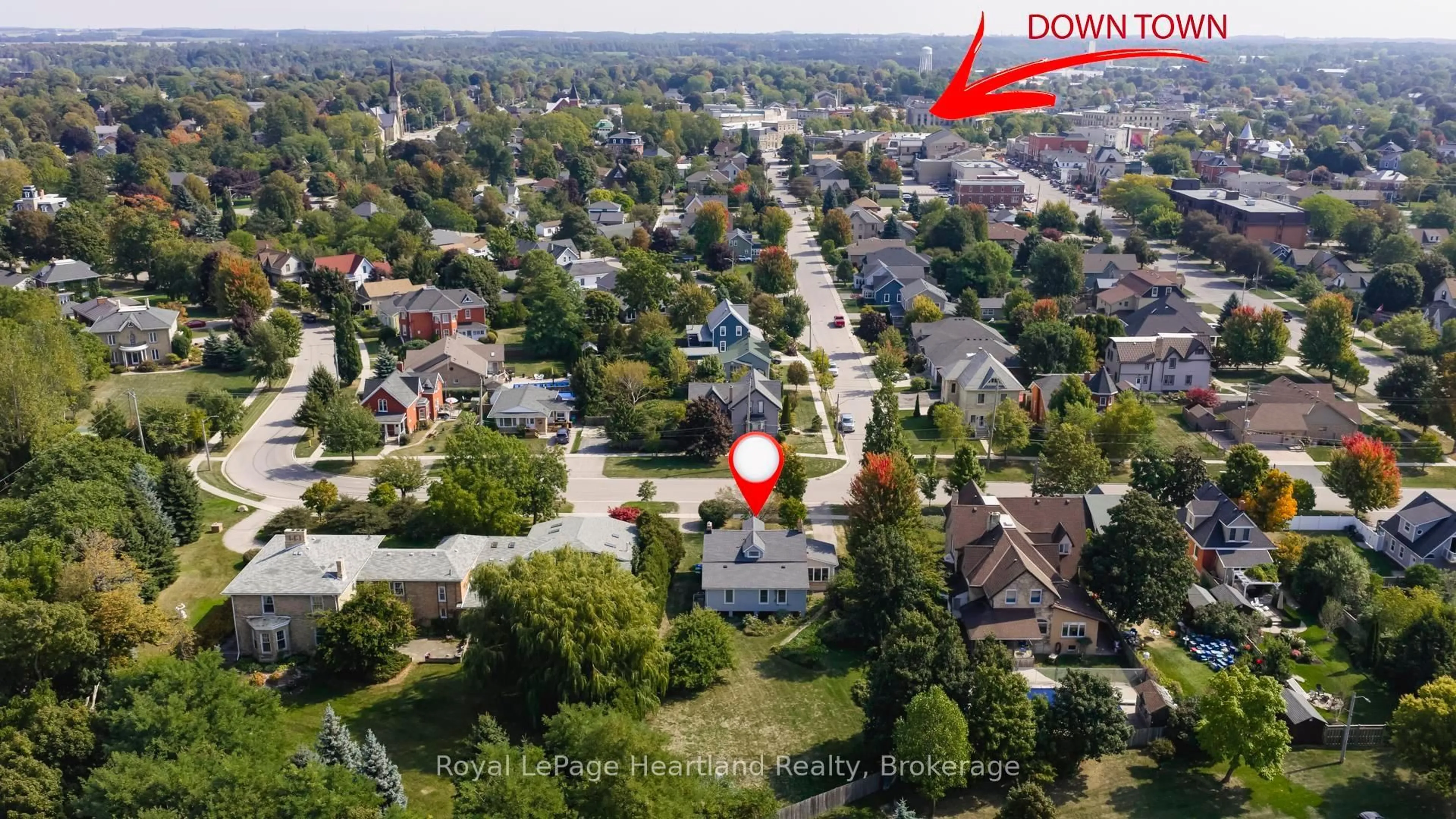 A pic from outside/outdoor area/front of a property/back of a property/a pic from drone, street for 25 Wellington St, Goderich Ontario N7A 2W6